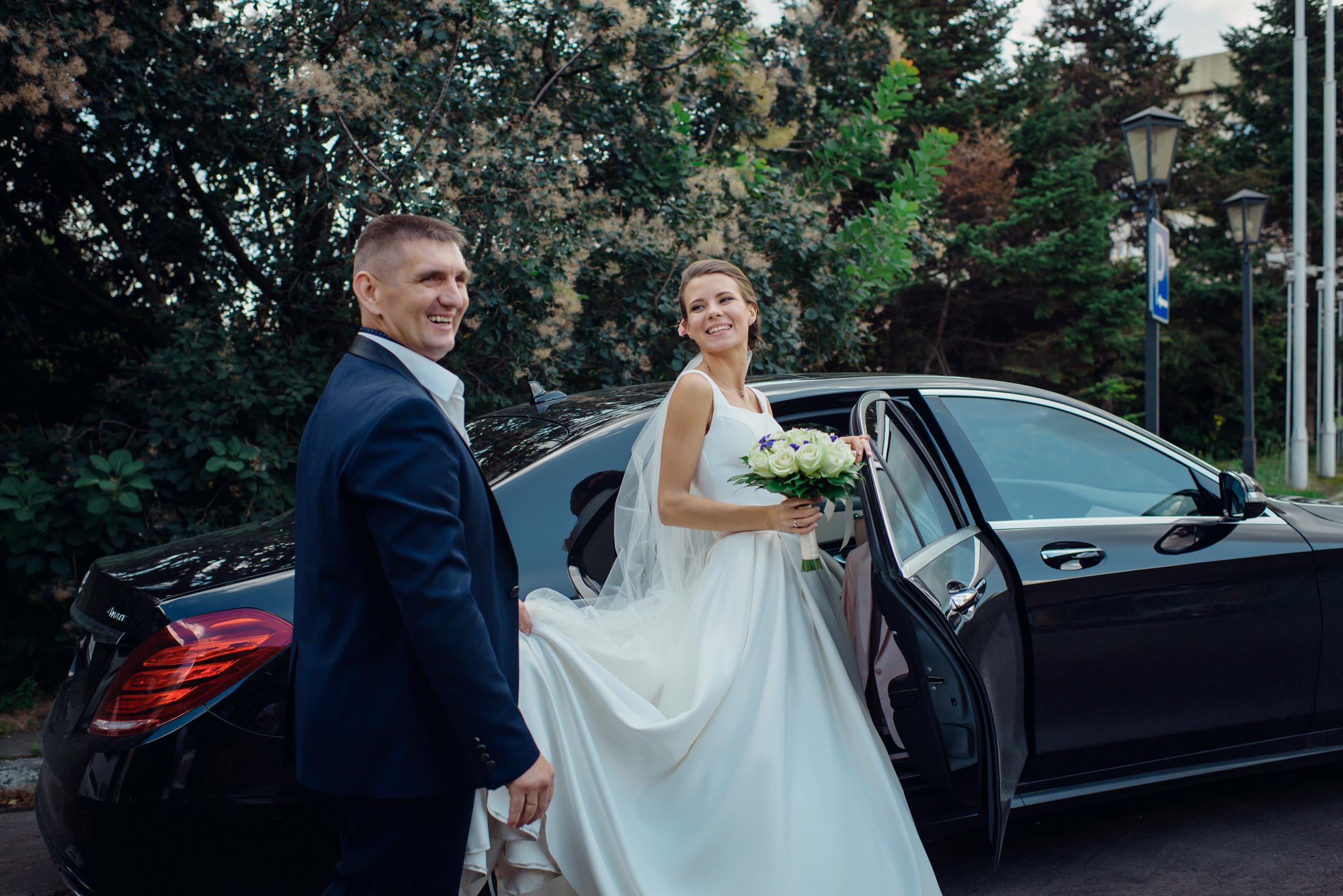 свадебная прогулка на территории Даниловской гостиницы в Москве