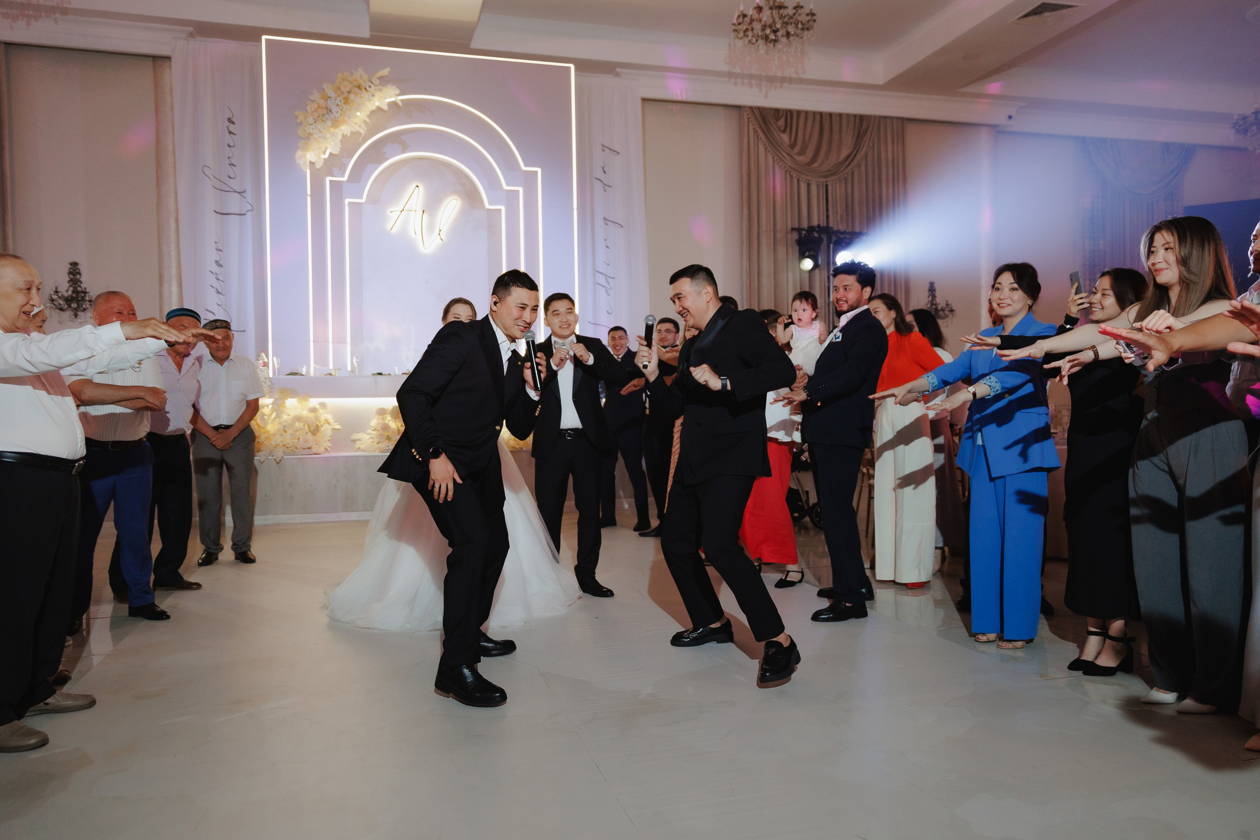 ФОТОГАЛЕРЕЯ. Ведущий мероприятии в Астане Акылбеков Алмас