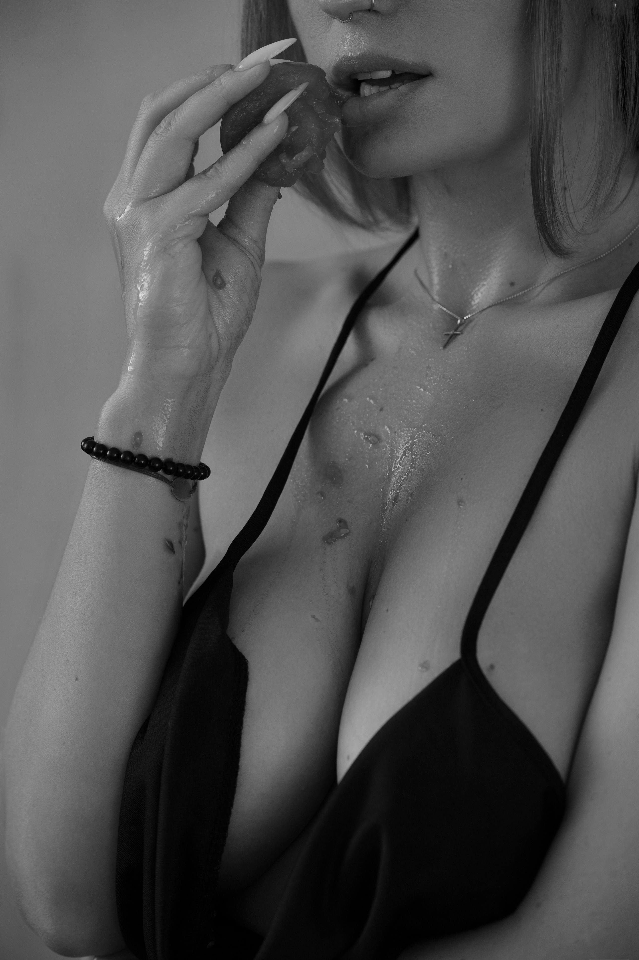 Фотосессия девушки с едой. Александр Mr.Brass — фотографирую женский портрет в Москве