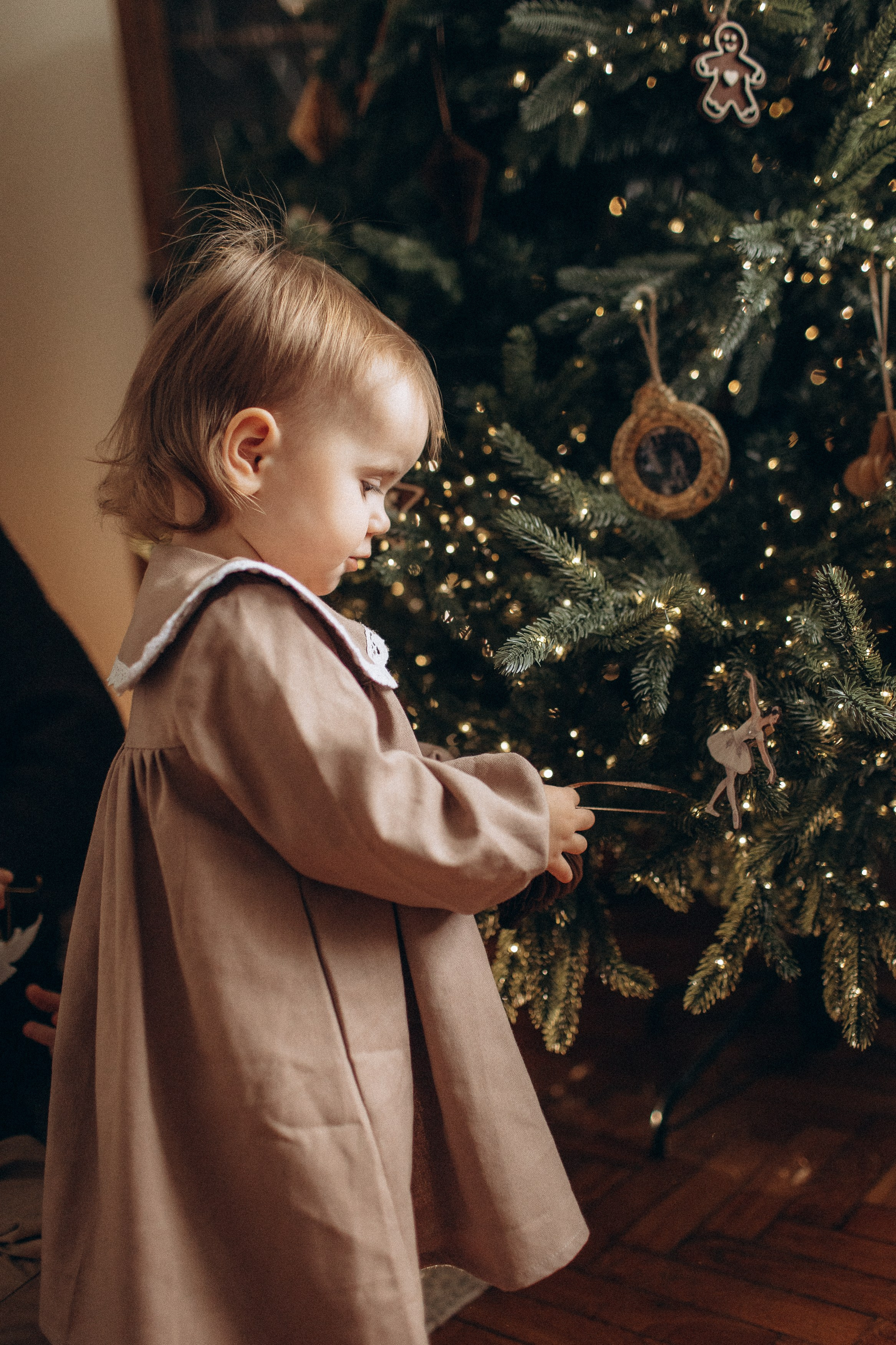 Семейная новогодняя фотосессия в студии-квартире. Фотограф Владимир Москва