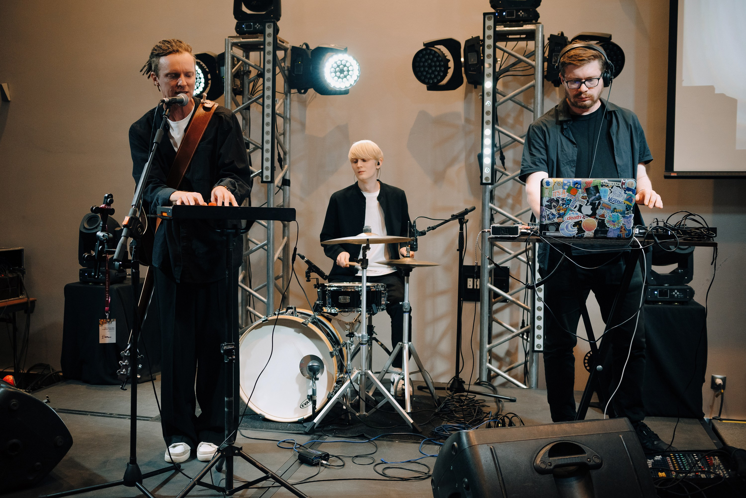 ФЕСТИВАЛЬ ВИНА И КРЕПКИХ НАПИТКОВ МАВТ-ВИНОТЕКА. Репортажный фотограф Зуев Роман г. Челябинск