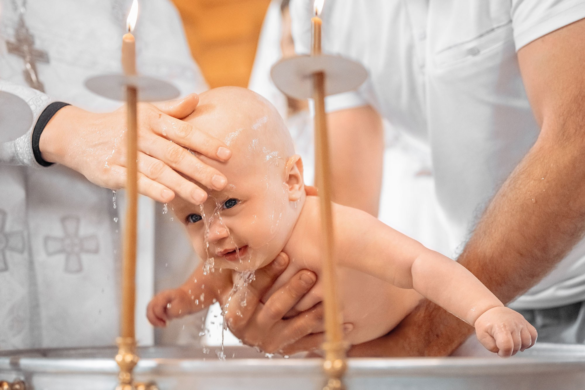 Фотографии момента погружения в купель (Таинство крещения). Moscow_CPC