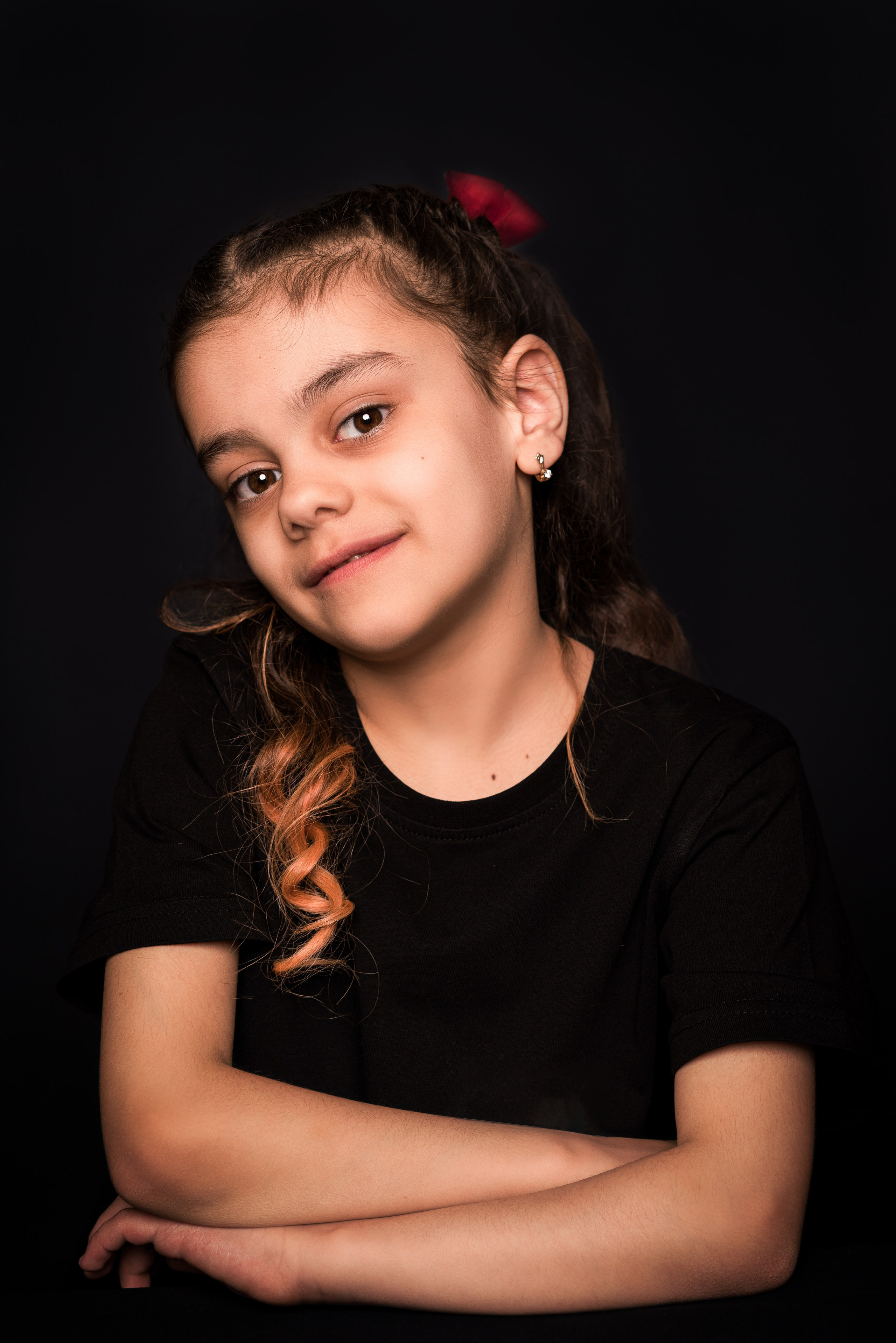 Детский сад, портреты на чёрном фоне. Фотограф Шунова Саша