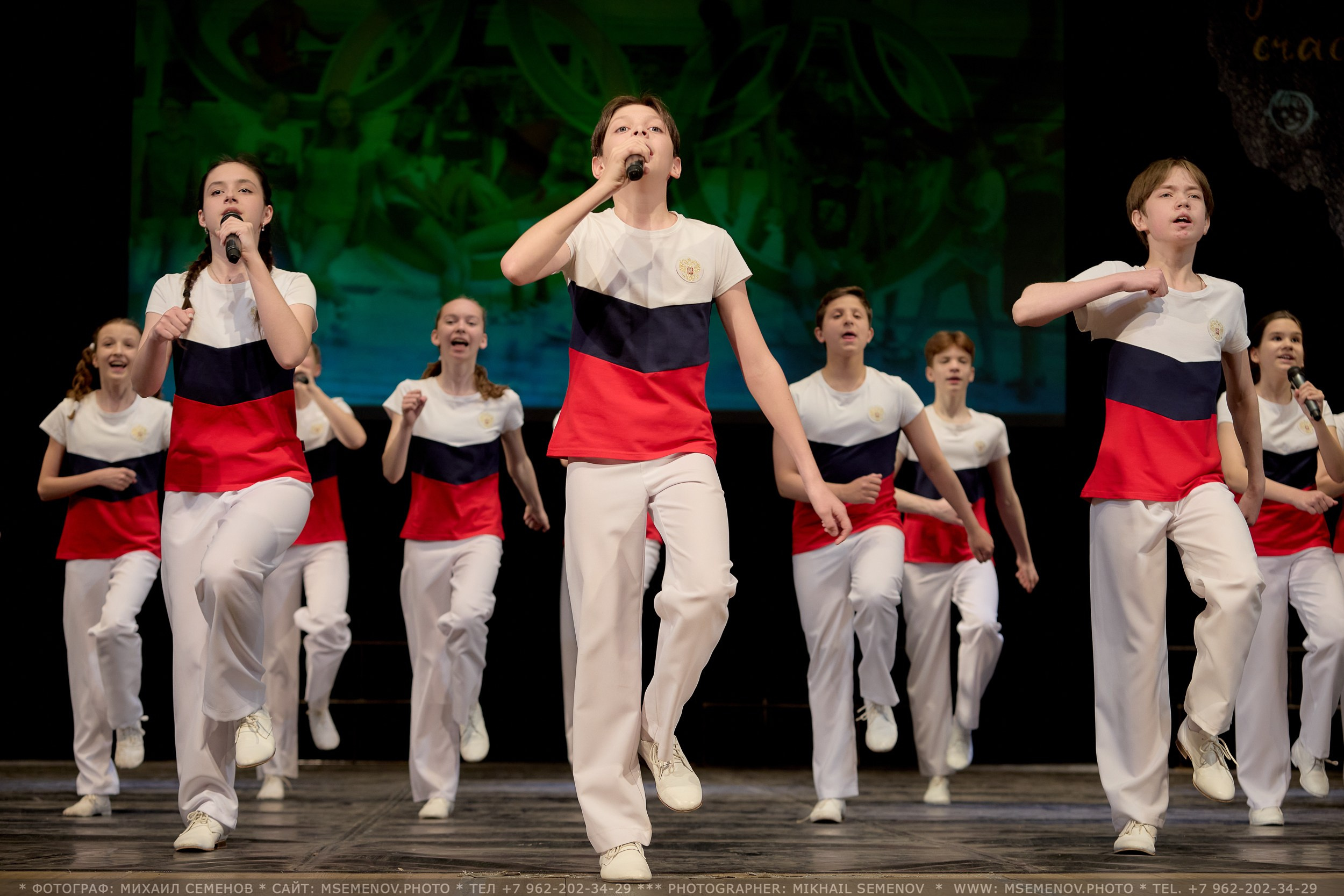 Концерт «Веселая семейка». Photographer for business Mikhail Semenov. Aqua photo studio, photo school