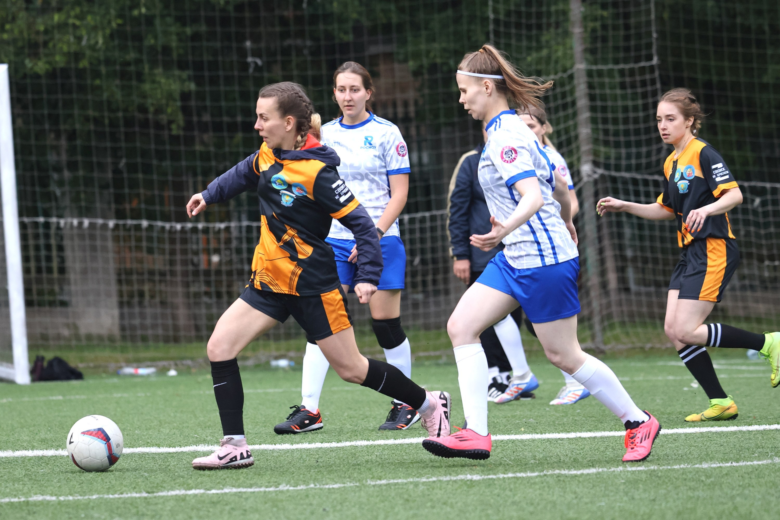 Футбол. Женская лига. Спортивный и репортажный фотограф Ермакова Светлана