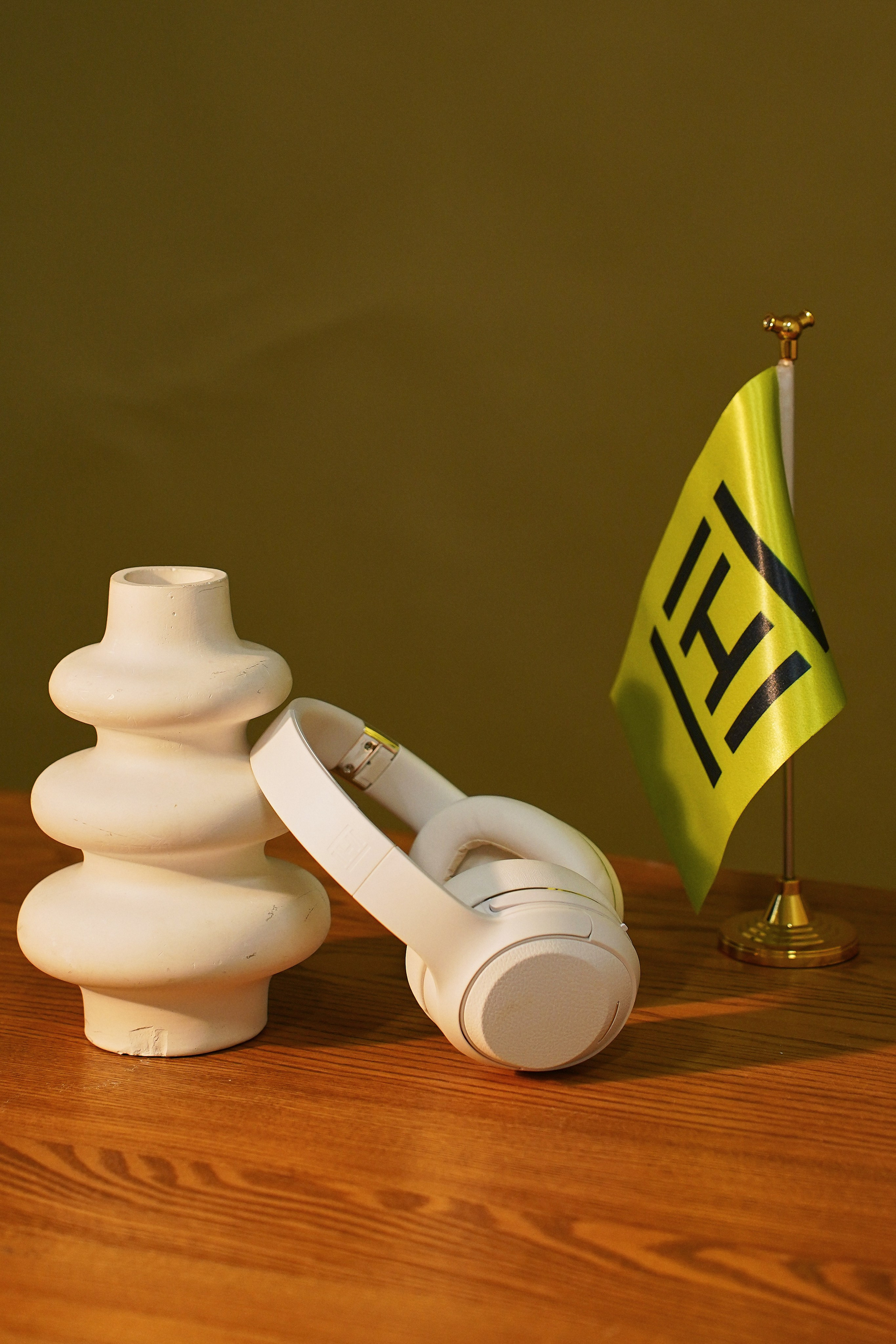 Наушники в интерьере. Фотограф