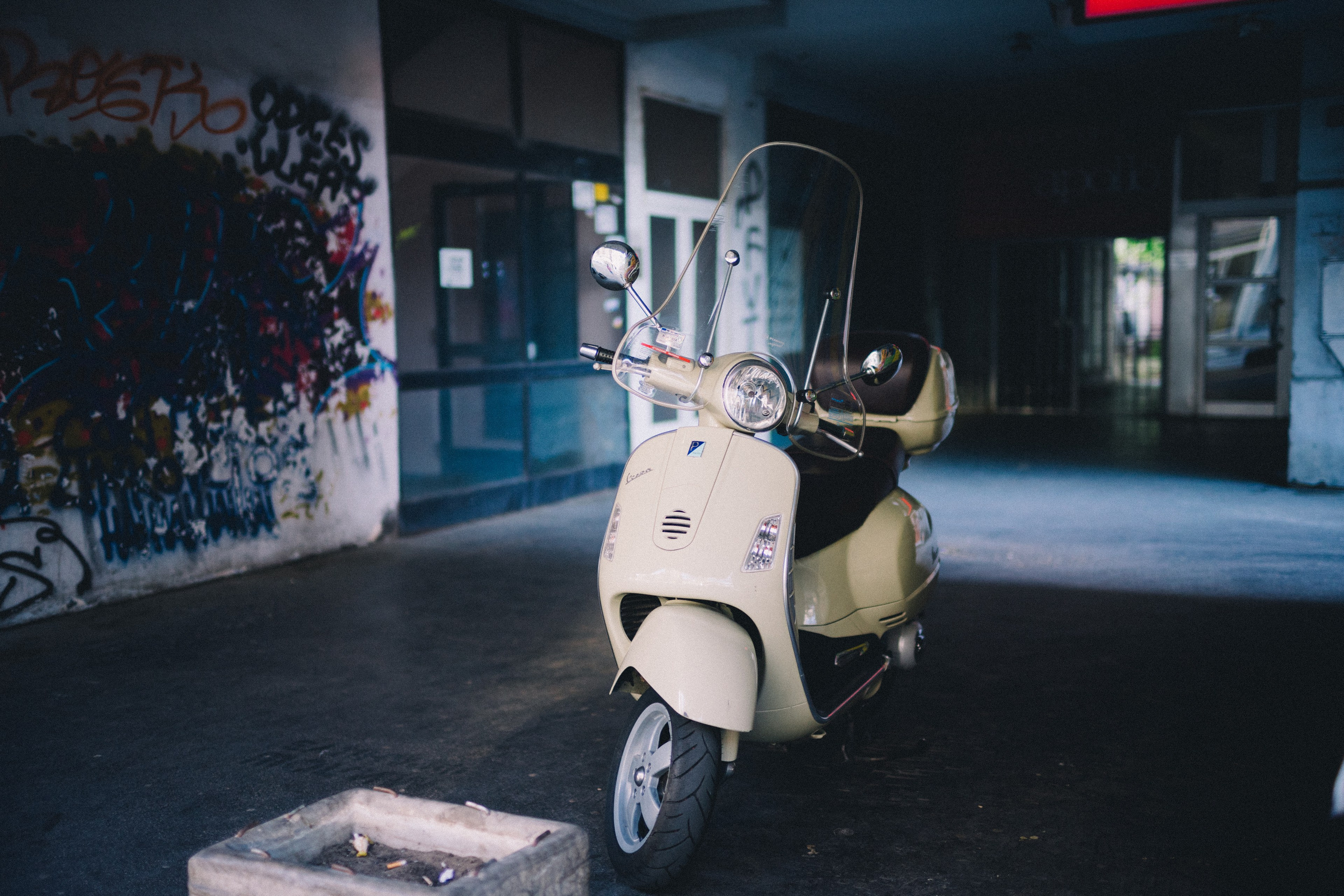 Urban and Street. Oleg Kozachok — Photographer with Protanopia | Portraits, Texture & Light