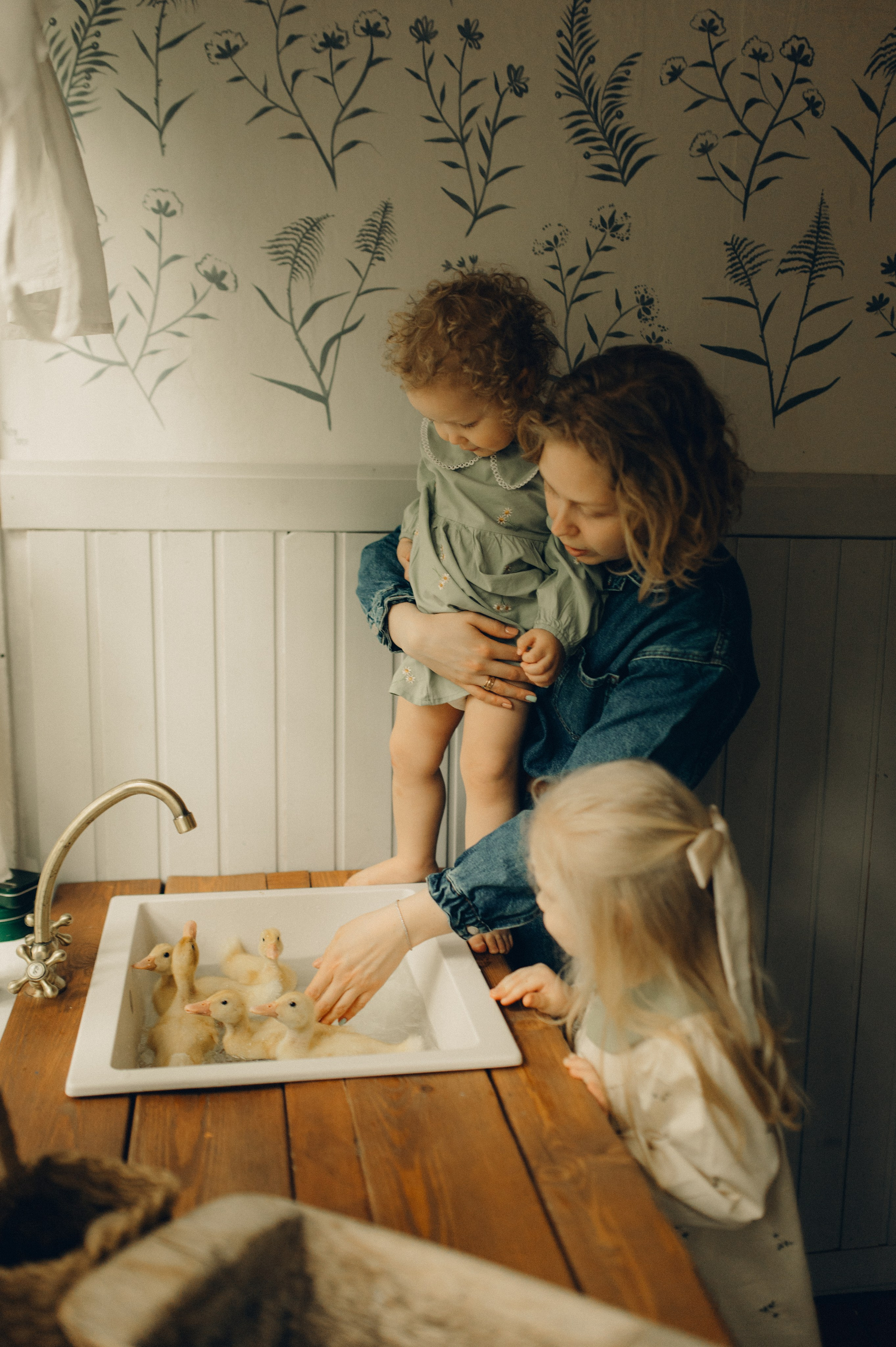 Весна в ладошках. Семейный фотограф в Москве Екатерина Денисенко | Фотосессии без постановки дома и в студии