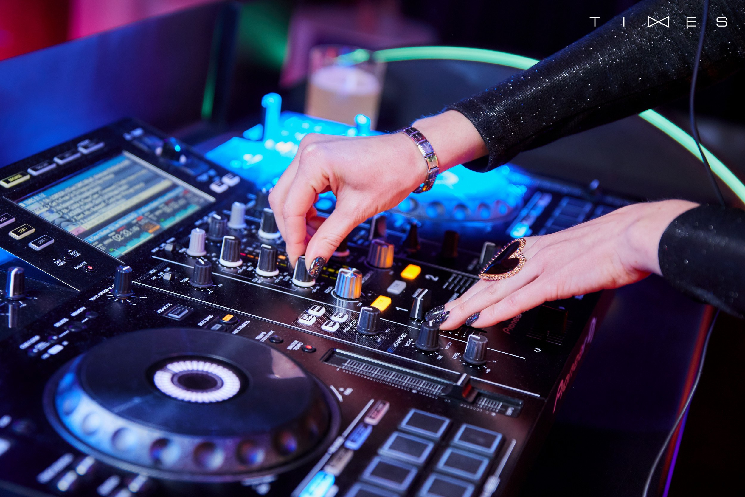 Профессиональная фотосъёмка в ночных клубах Донецка и Макеевки. Фотограф Татаринов Андрей (Донецк / Макеевка)