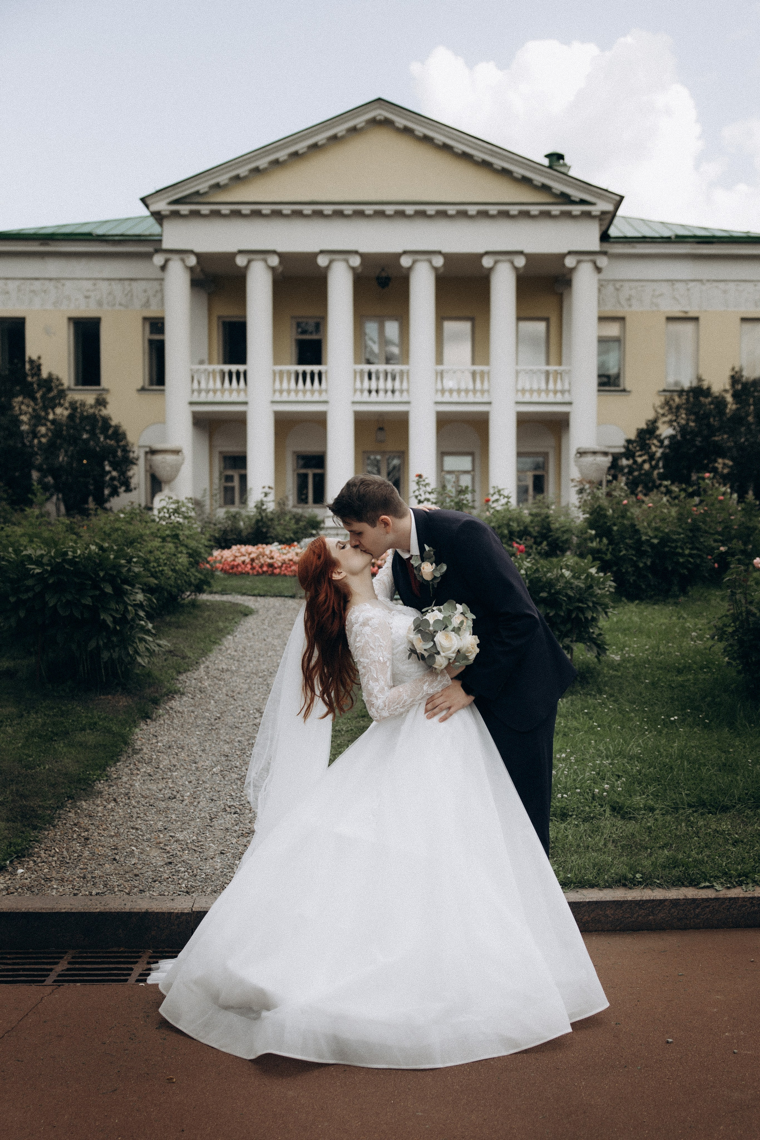 Фотосессия свадьбы Ивана и Александры в парке Горки Ленинские
