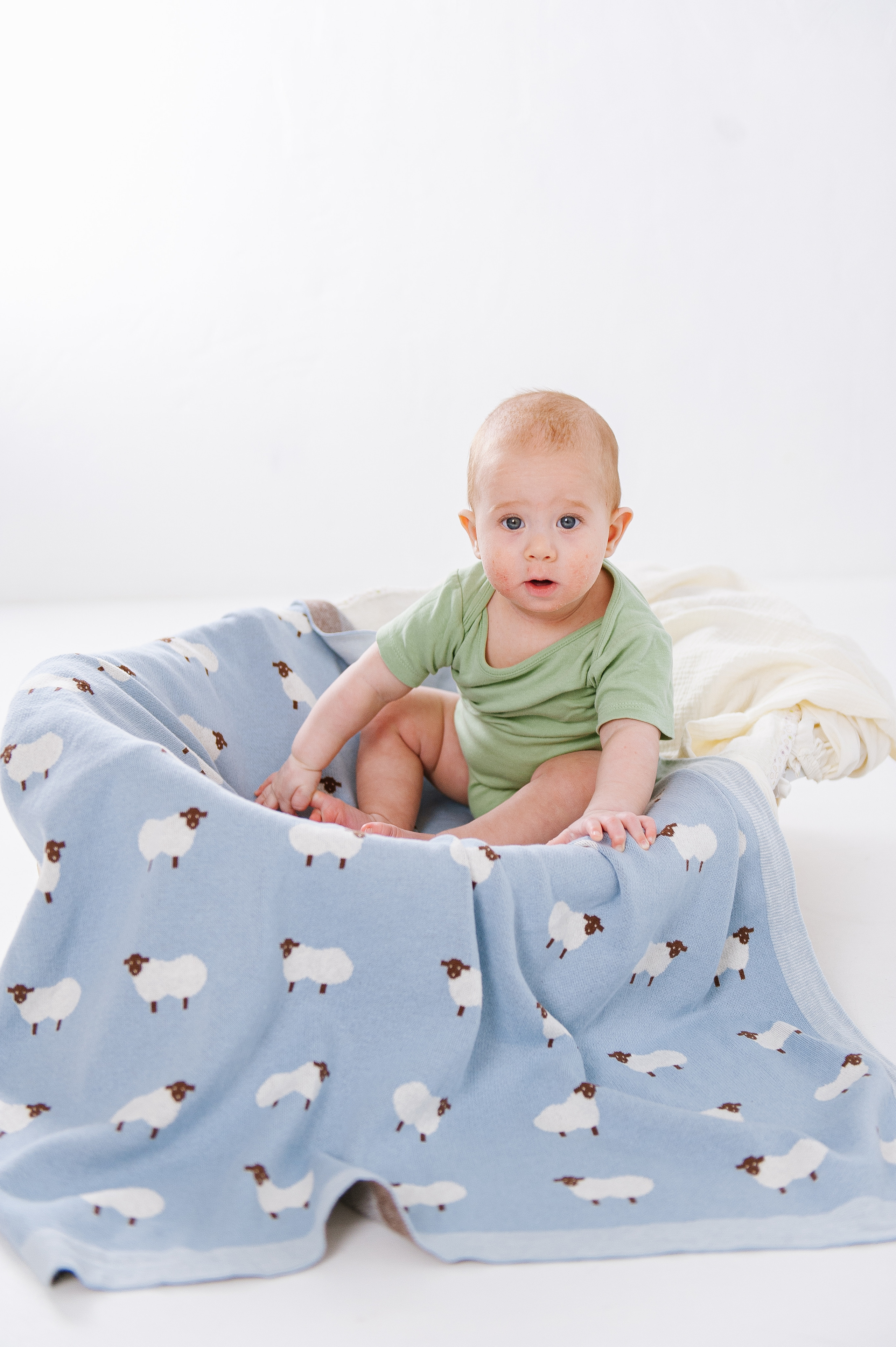 Детские пледы/пеленки/носочки. Ozon/wb