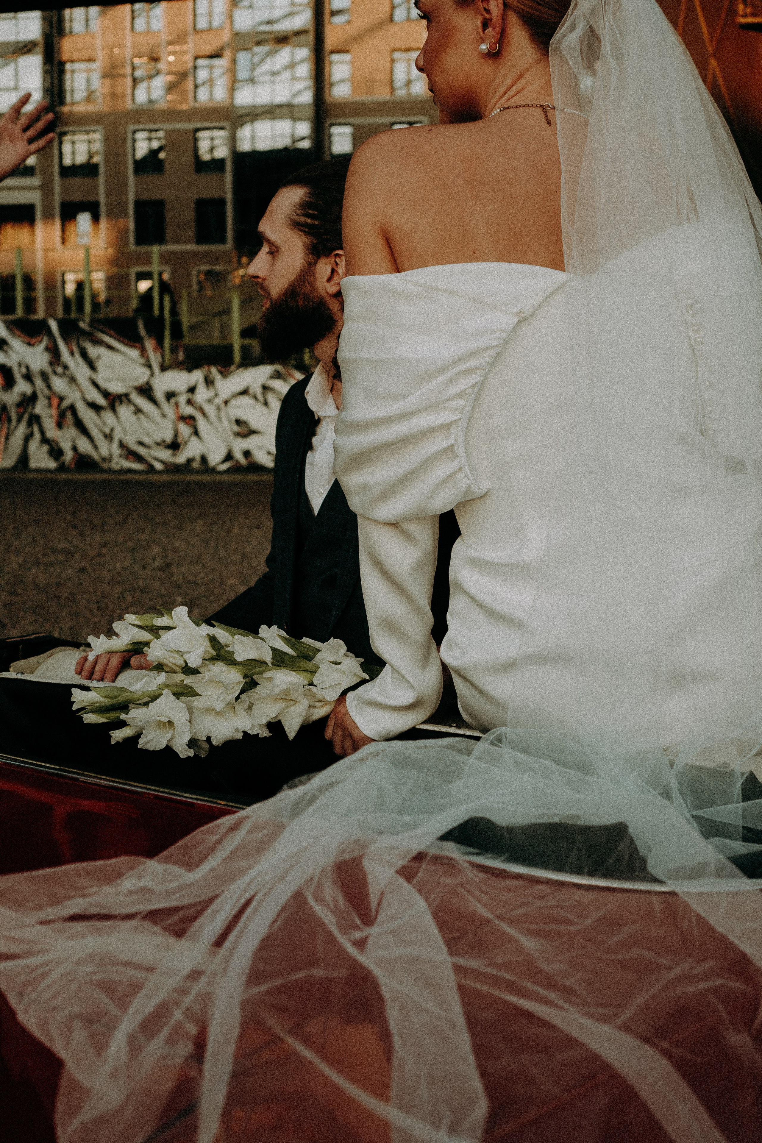 СВАДЕБНАЯ СЬЕМКА ВОЗЛЕ МСОТА БЕТАНКУРА НА КАБРИОЛЕТЕ. Профессиональный фотограф, Санкт-Петербург — Виктория Богомолова