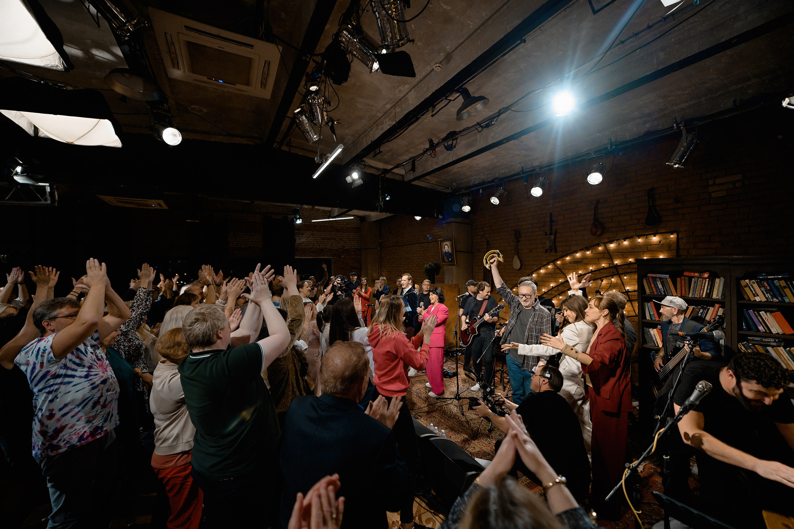 КВАРТИРНИК У МАРГУЛИСА. РЕПОРТАЖНЫЙ И БИЗНЕС ФОТОГРАФ В МОСКВЕ, ЕГОР НИКОЛАЕВ