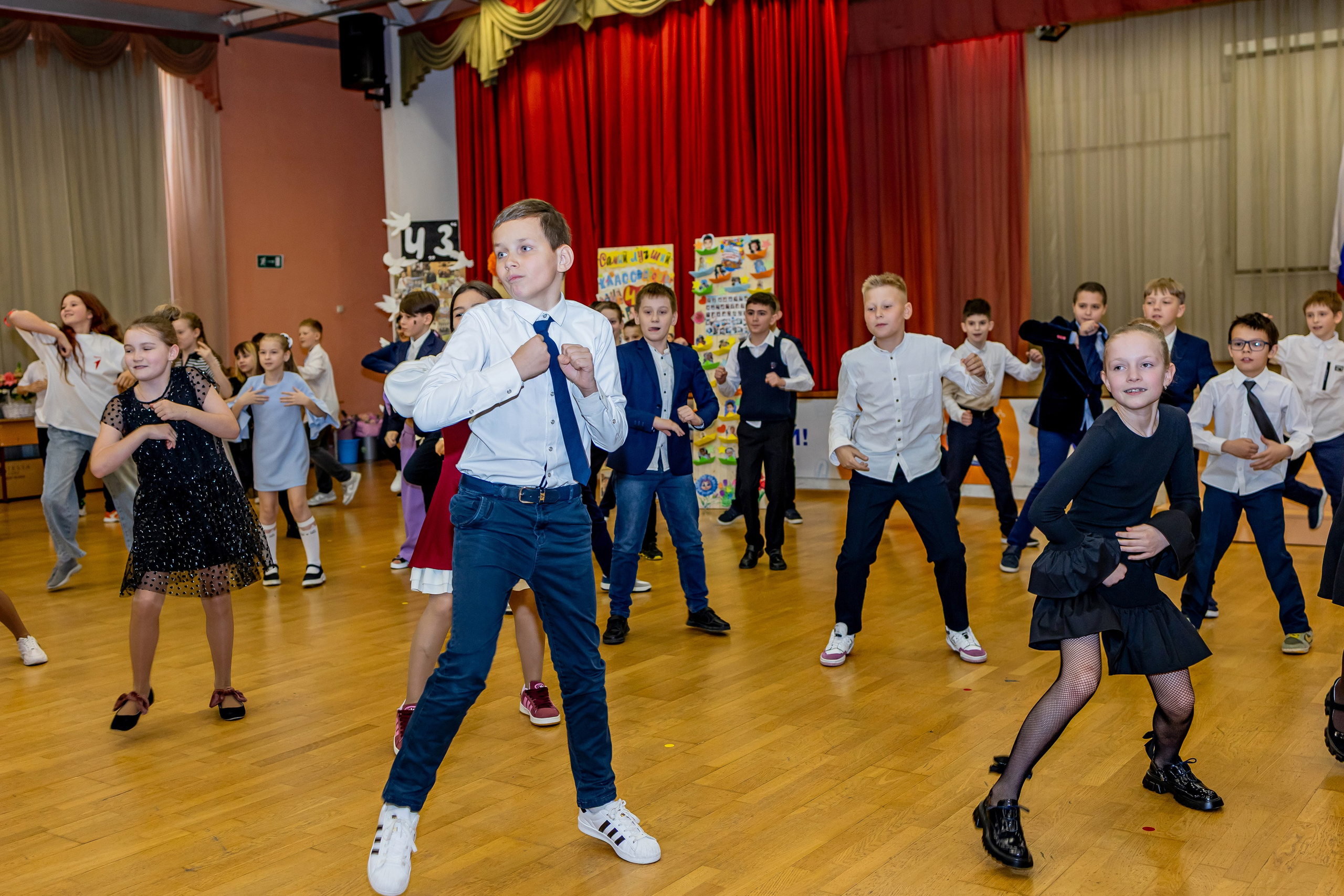 Выпускной праздник в начальной школе. Фотограф и видеограф Москва. Свадебный фотограф, видеограф. Выпускные альбомы. Оживающие альбомы