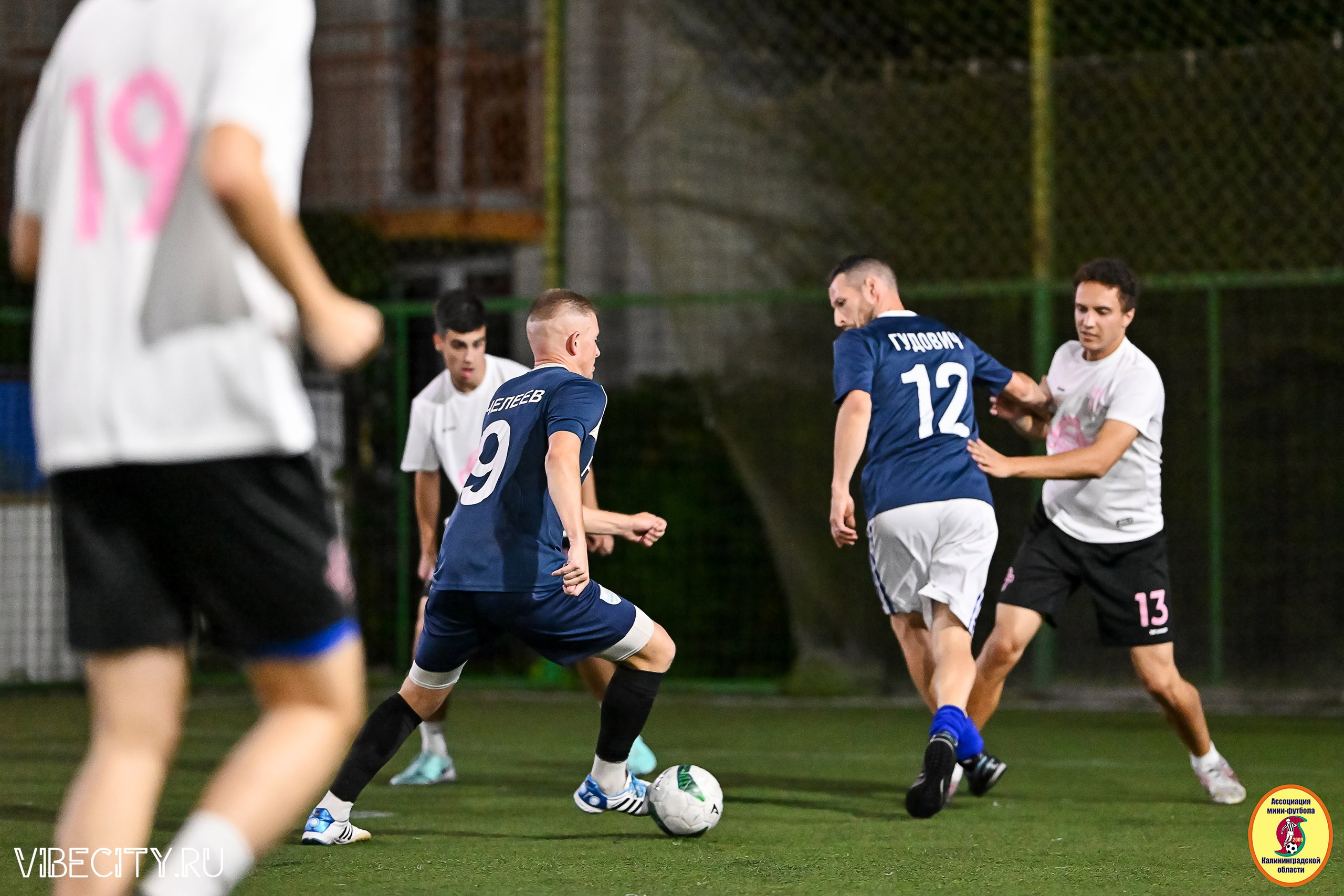 ФИНАЛЬНЫЕ ИГРЫ КУБКА МИНИ-ФУТБОЛЬНОЙ ЛИГИ И КУБКА КОРПОРАТИВНОЙ МФЛ 2025. VIBECITY.RU Вайб Сити Ру Фоторепортажи Фотоотчеты Калининград