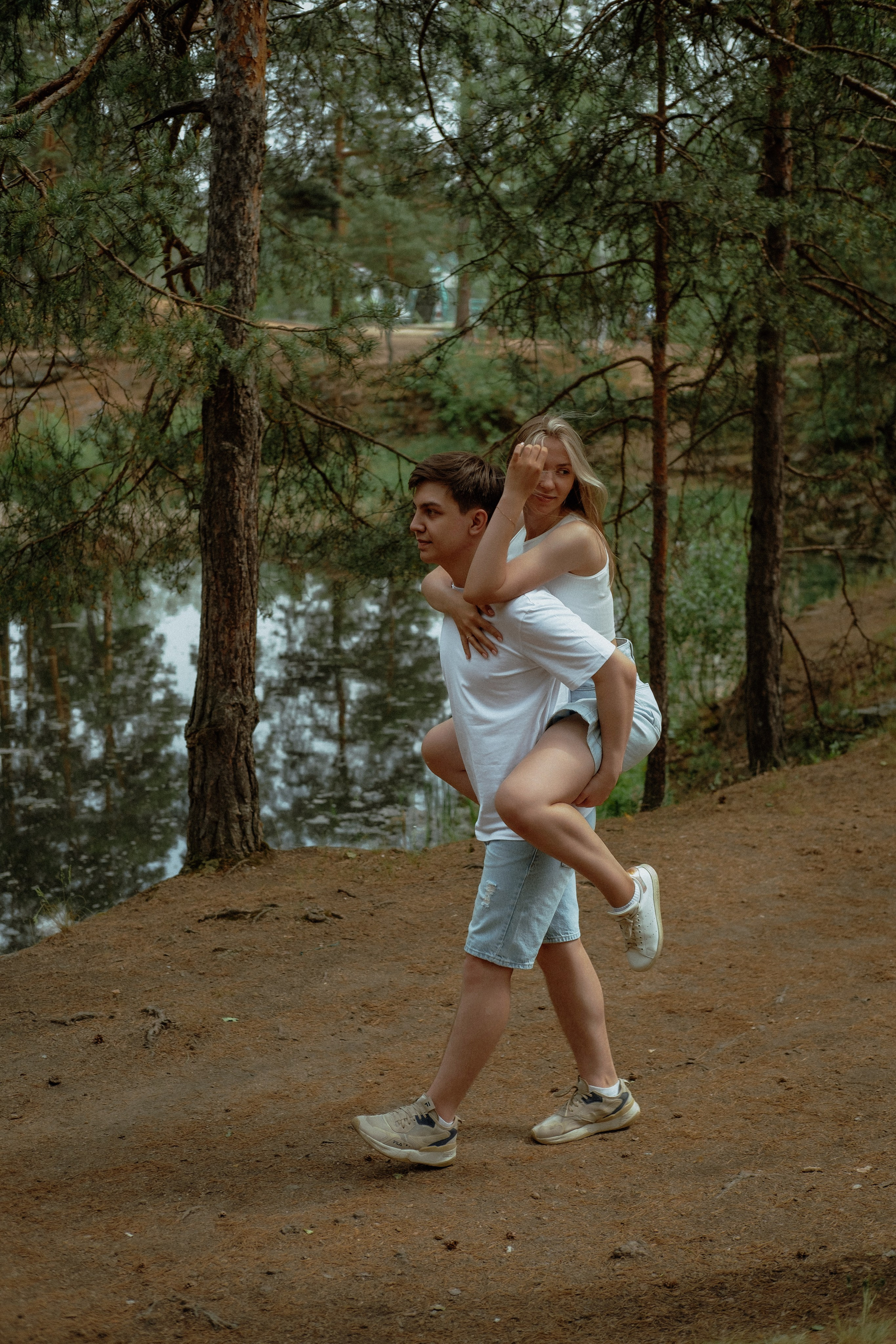 Прогулка в парке. Свадебный фотограф Челябинск