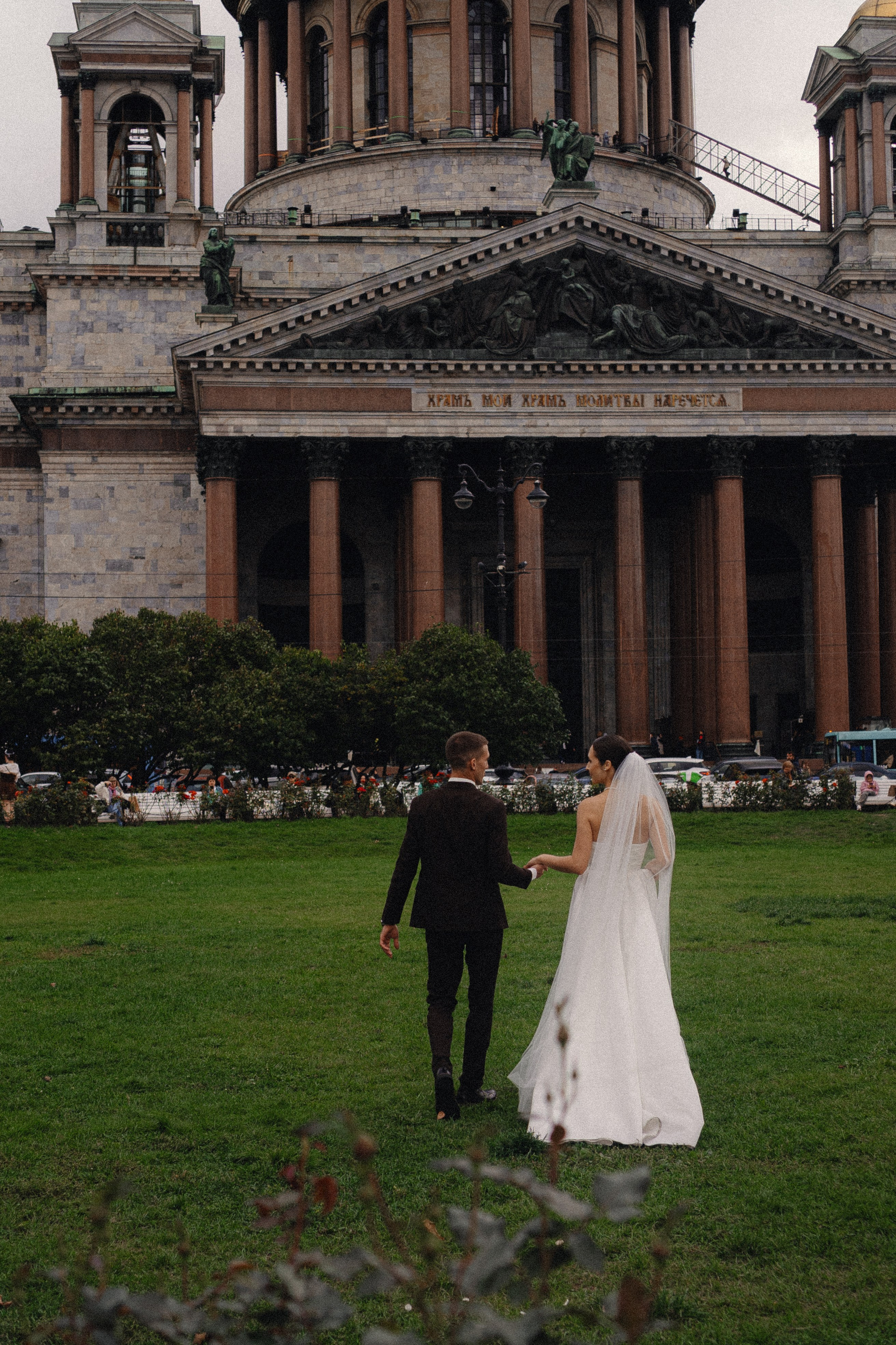 СВАДЕБНАЯ ПРОГУЛКА В САНТК-ПЕТЕРБУРГЕ (ИСАКИЕВСКИЙ СОБОР, ЗИМНЯЯ КАНАВКА, ЭРМИТАЖ И БОЛЬШАЯ МОРСКАЯ УЛИЦА). Профессиональный фотограф, Санкт-Петербург — Виктория Богомолова