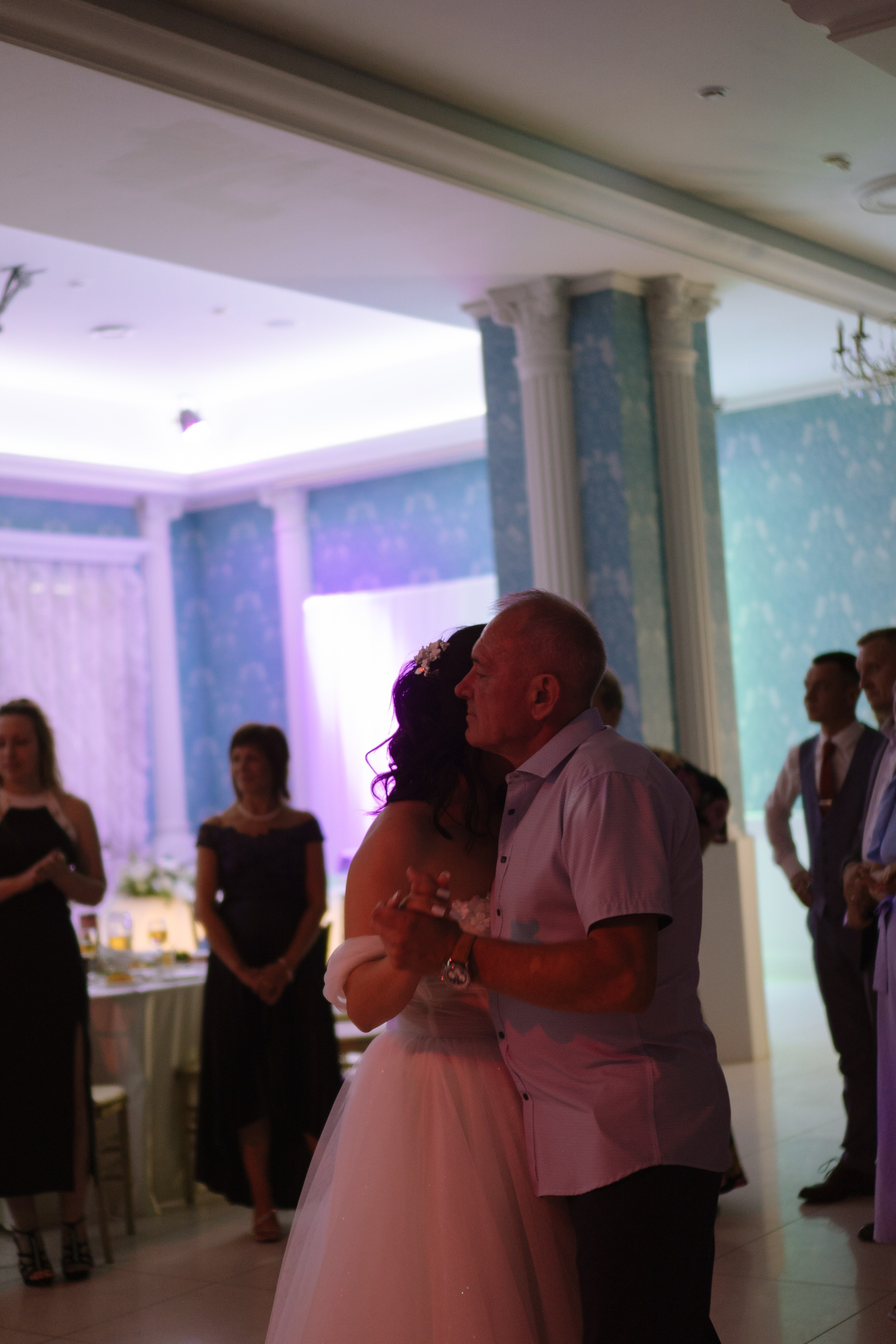 ТАНЕЦ ОТЦА И ДОЧЕРИ НА БАНКЕТЕ (СВАДЕБНАЯ ФОТОСЕСИИЯ БАНКЕТА). Профессиональный фотограф, Санкт-Петербург — Виктория Богомолова