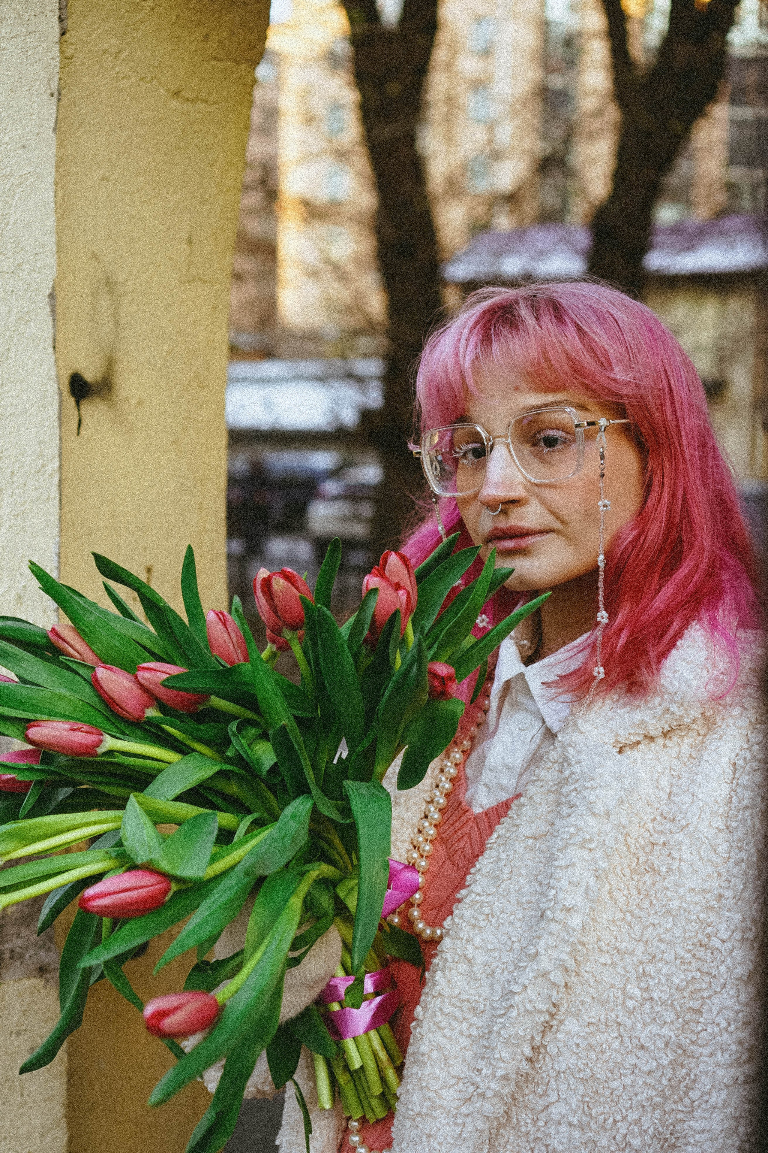 Прогулочная фотосессия с тюльпанами. Профессиональный фотограф, Санкт-Петербург — Виктория Богомолова