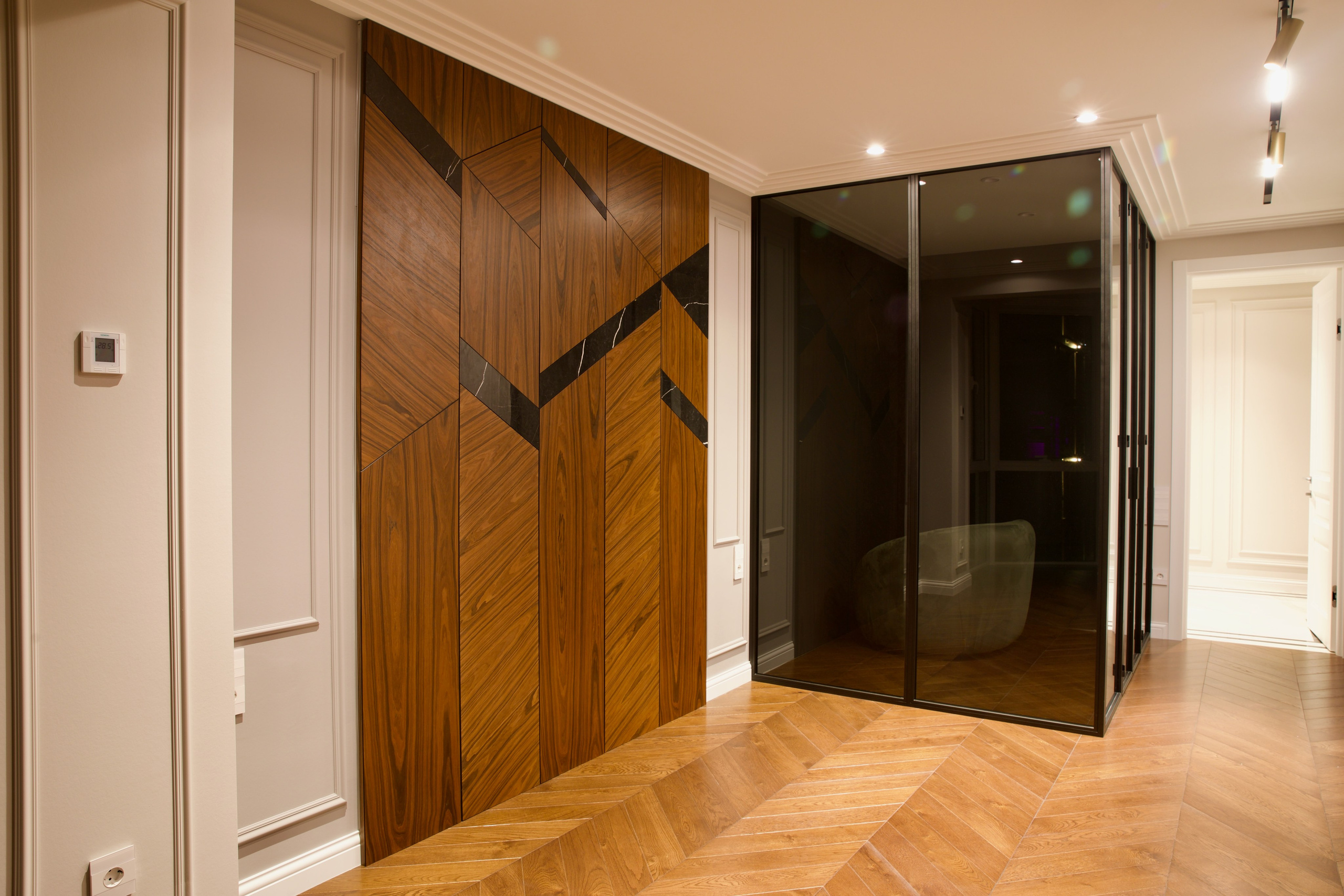 Изготавливаю эксклюзивные стендовые панели из шпона