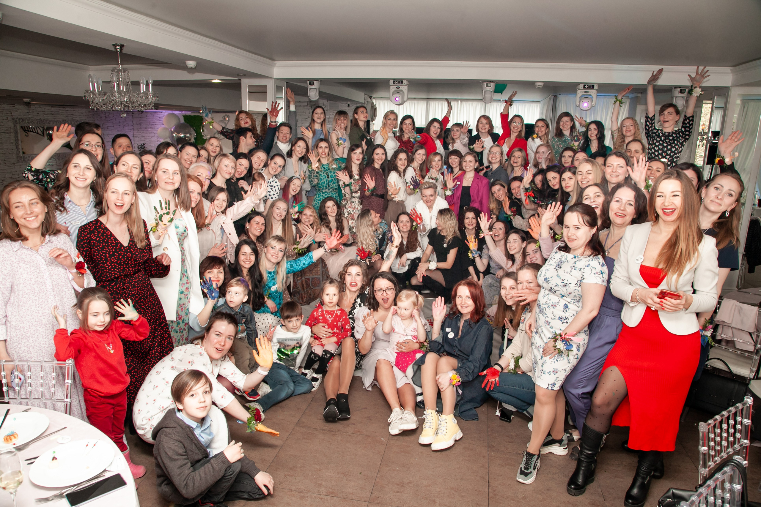 Встреча клуба Блиновской. Двойняшки-фотографы Анна и Анастасия в Санкт-Петербурге