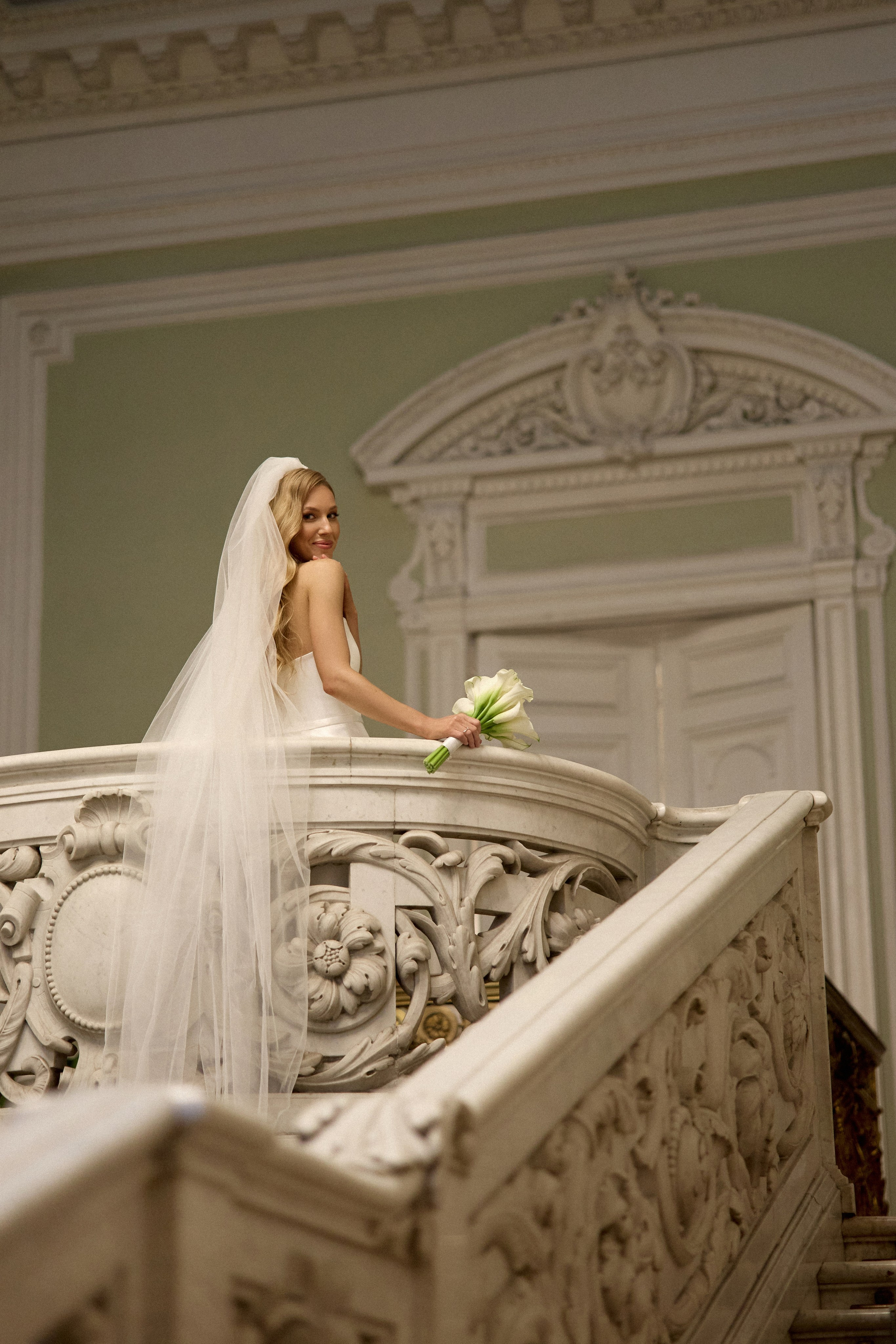 Свадебная фотосессия в Дворце Бракосочетания № 1. Сестры Карабаза. Фотографы и ретушеры в Москве и Санкт-Петербурге