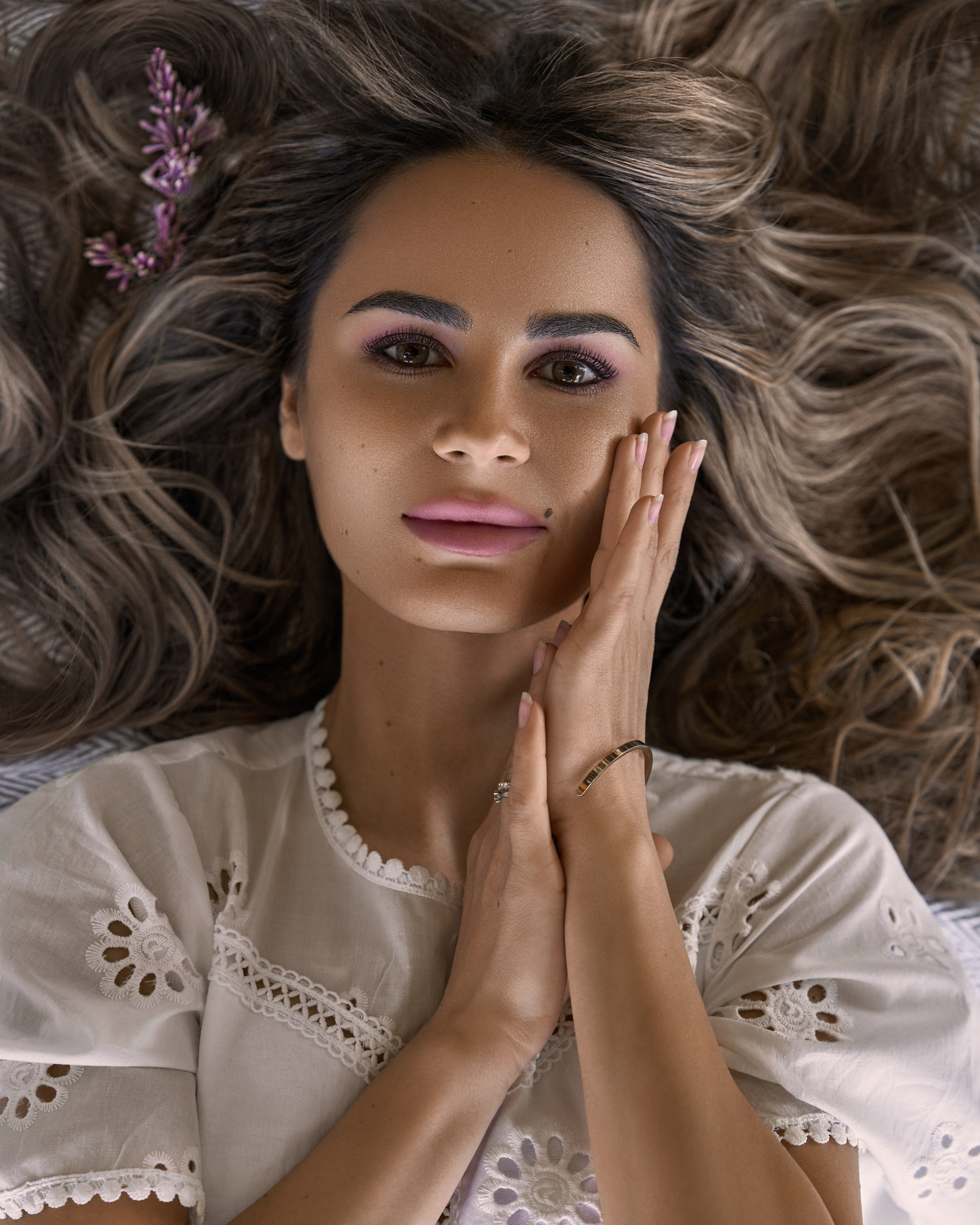 Нежная Динара в сирени. Семейный и портретный фотограф в Санкт-Петербурге Татьяна Гримоть