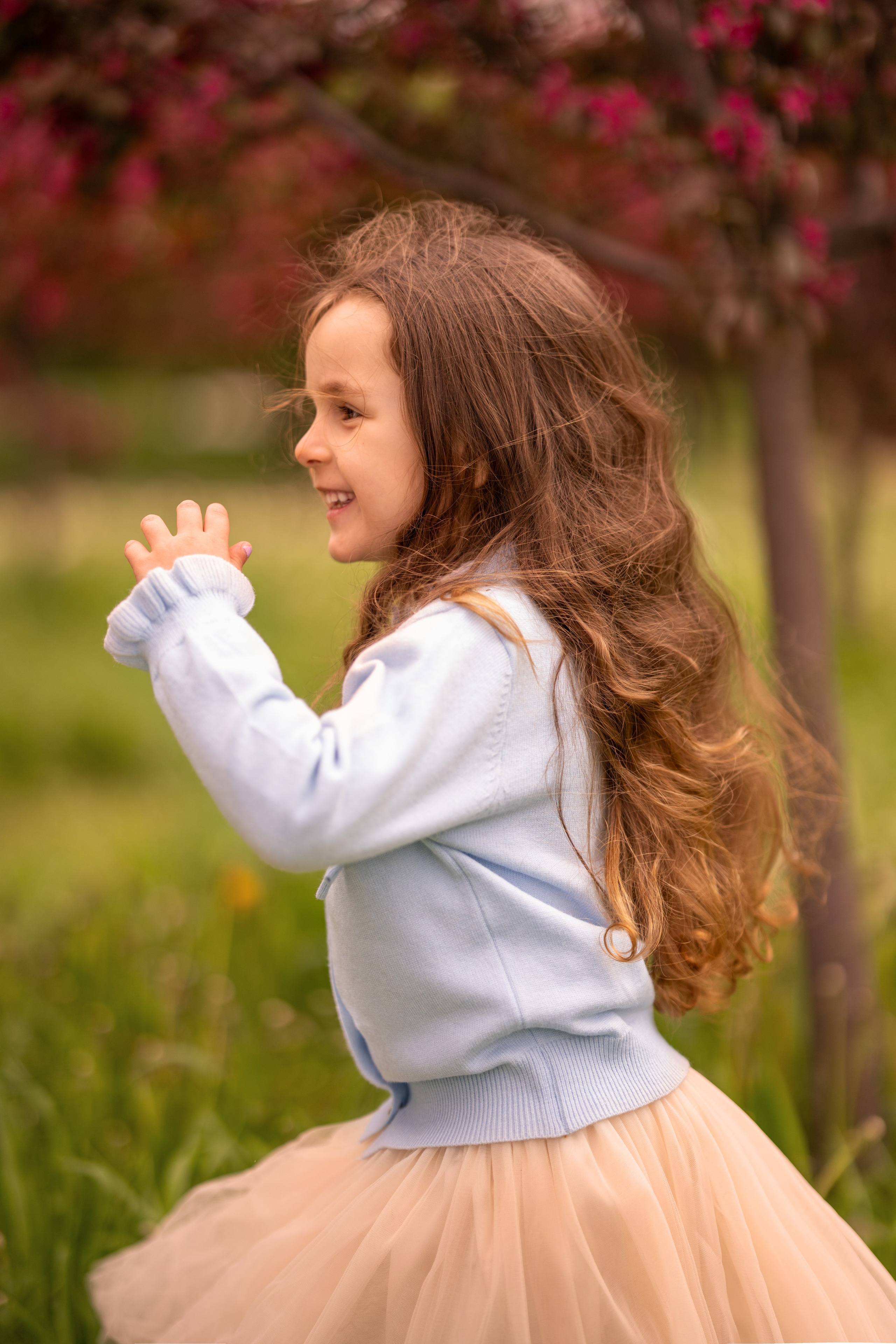 Ксения, Кирилл и Кристина в цветущем саду. Семейный и портретный фотограф в Санкт-Петербурге Татьяна Гримоть