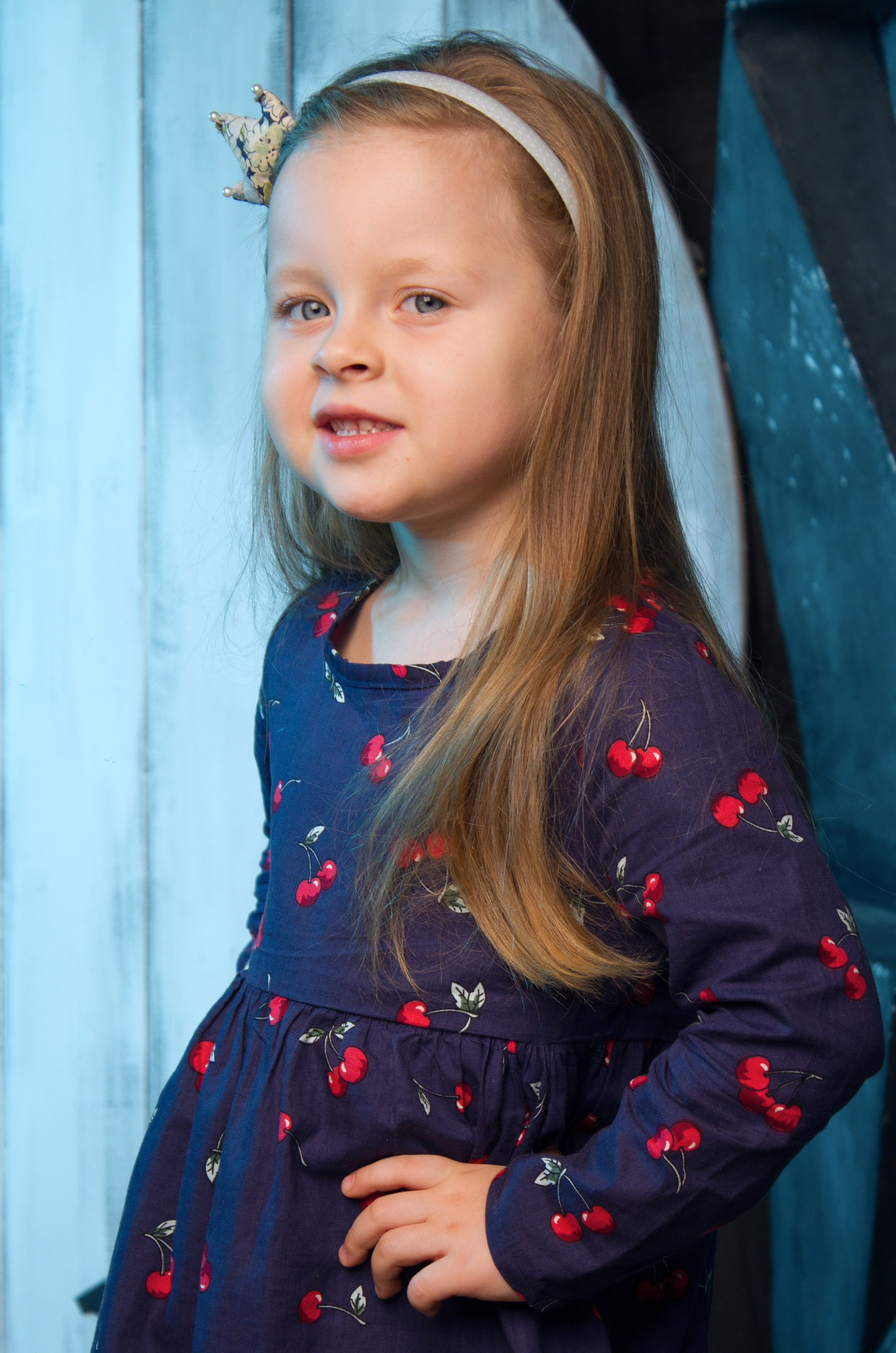 Фотосессия близняшек в студии. Школьные выпускные альбомы в Москве Марина Николаева