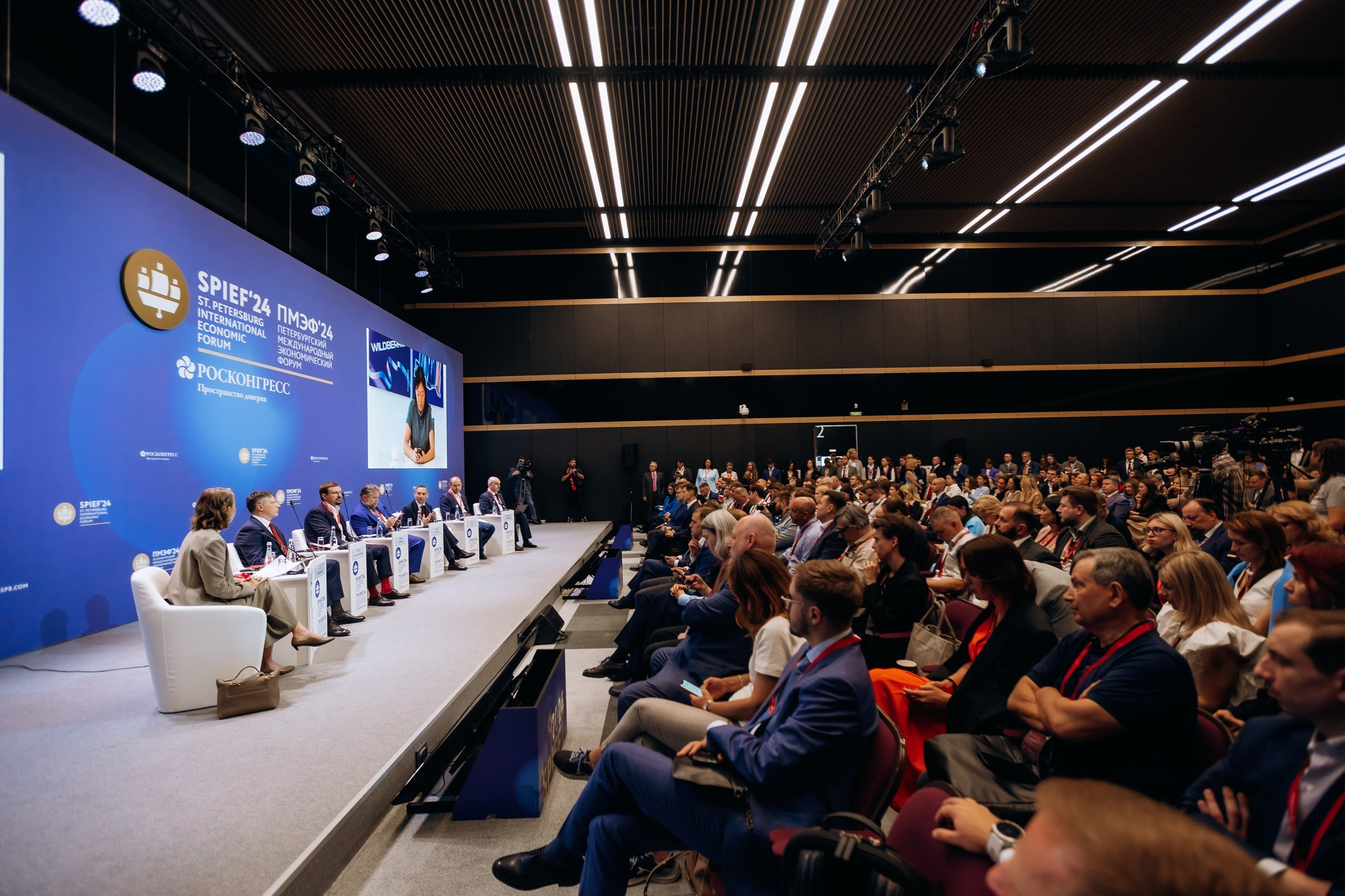 Международный форум. Фотограф Виктория Дунаевская в Санкт Петербурге
