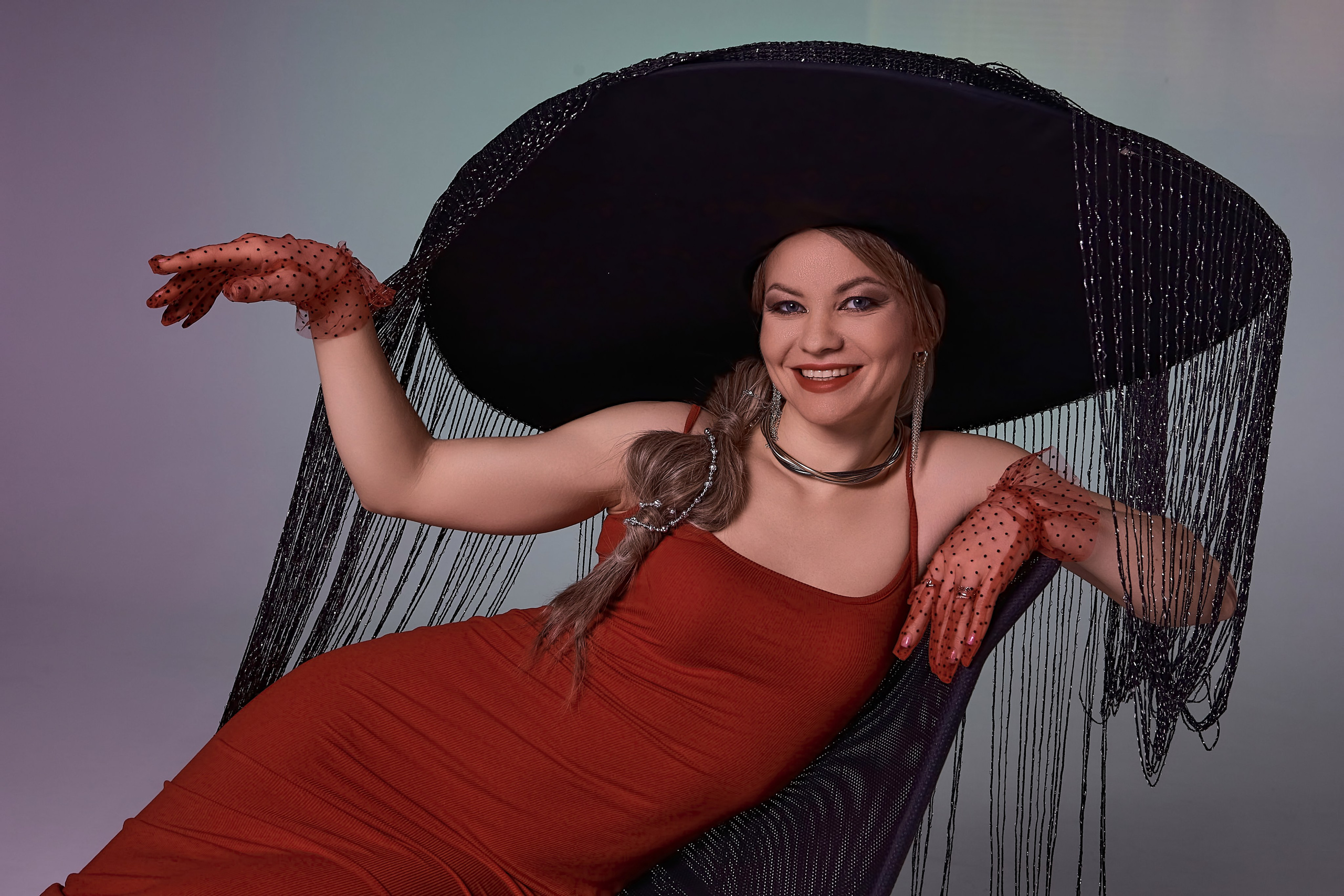 Портретная студийная фотосессия в шикарной шляпе. Семейный и свадебный фотограф в Краснодаре Михеева Светлана