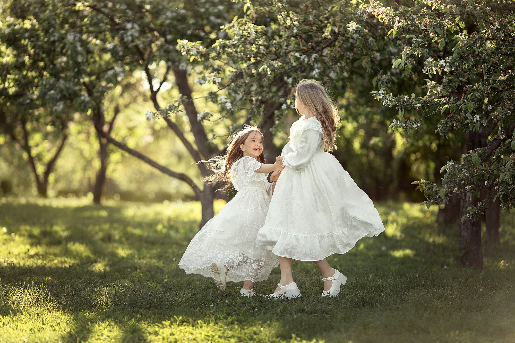 Нежнейшая семейная съемка в белом цветении. Tatyana Nadezhdina Family photographer