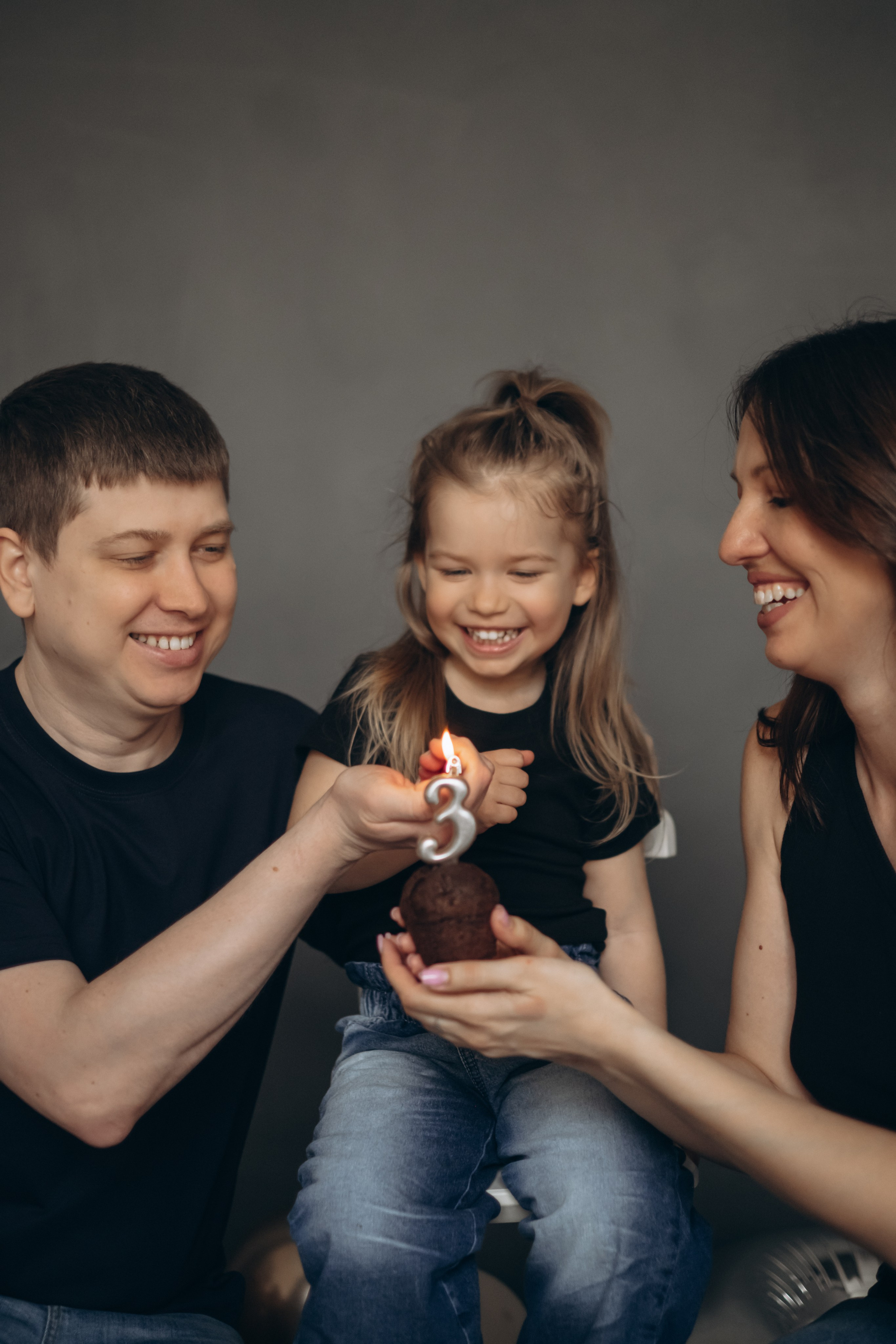 Фотосессия «День рождения» в минималистичной студии. Фотограф Новосибирск Анна Рождественская