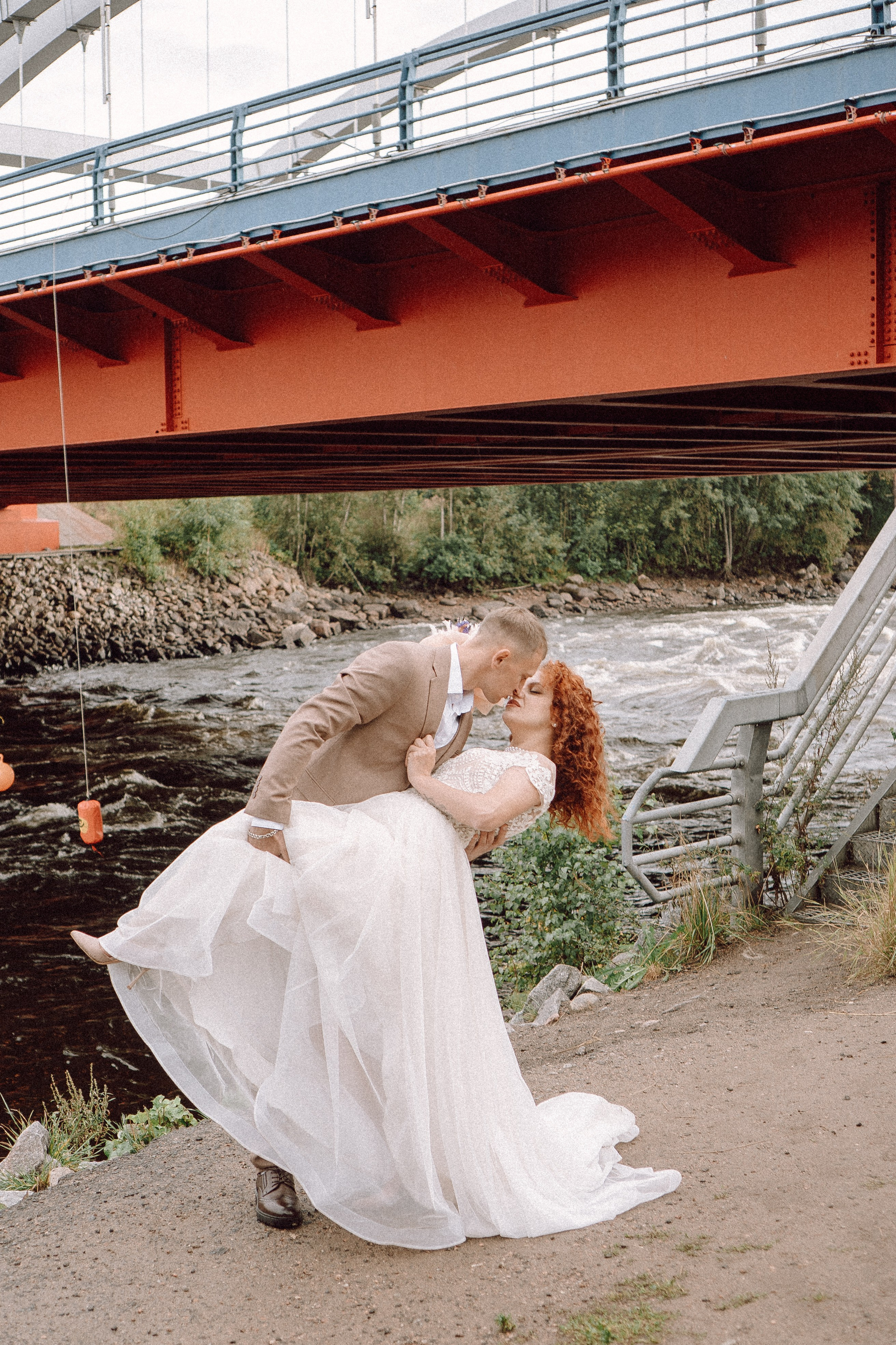 СВАДЕБНАЯ ФОТОСЕССИИЯ ПАРЫ В ГОРОДЕ ПРИОЗЕРСК В СОСНОВОМ ЛЕСУ И С ПИКАПОМ. Профессиональный фотограф, Санкт-Петербург — Виктория Богомолова