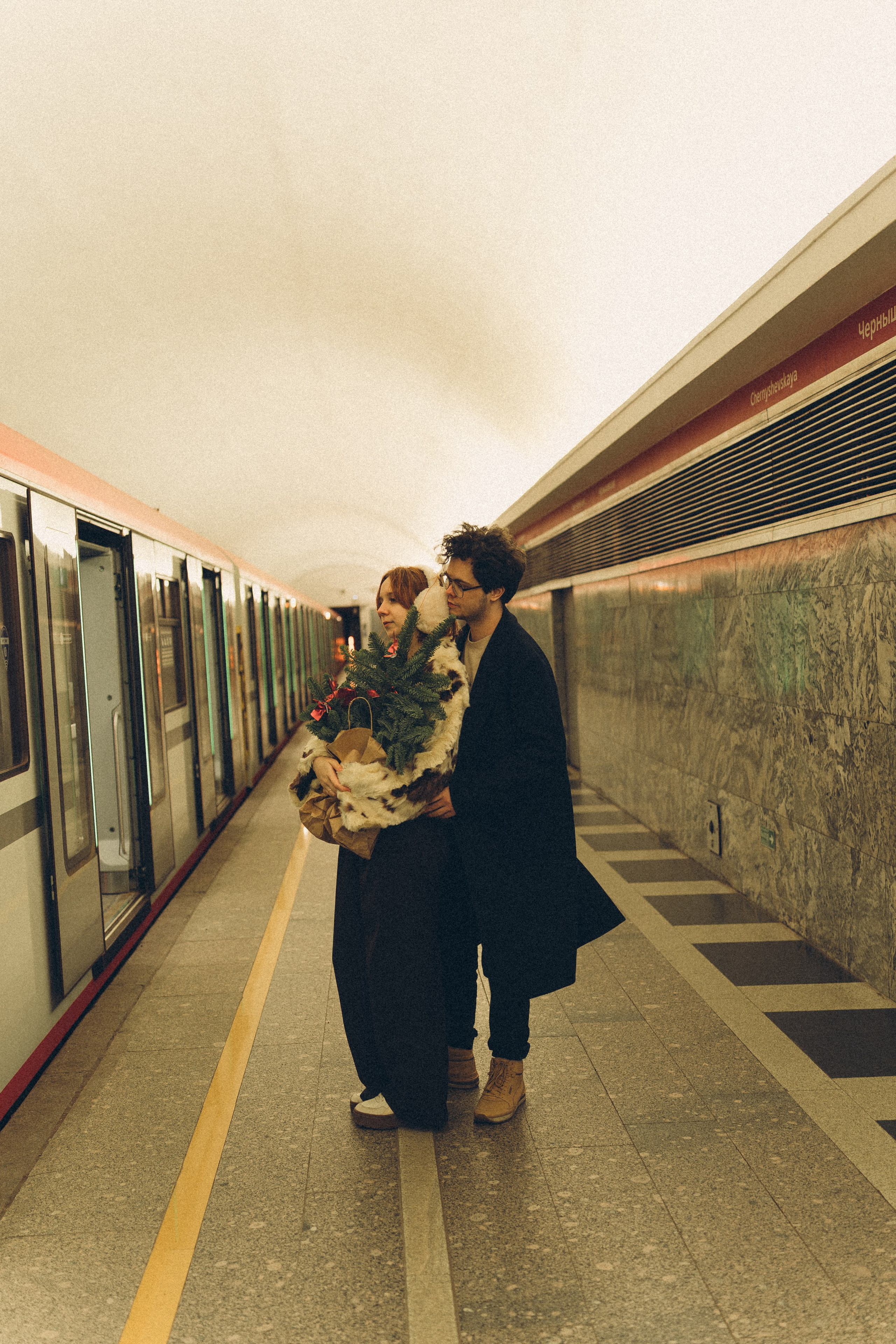 НОВОГОДНЯЯ ФОТОСЕСИИЯ ПАРЫ В МЕТРО ЛЮБОВЬ. Профессиональный фотограф, Санкт-Петербург — Виктория Богомолова