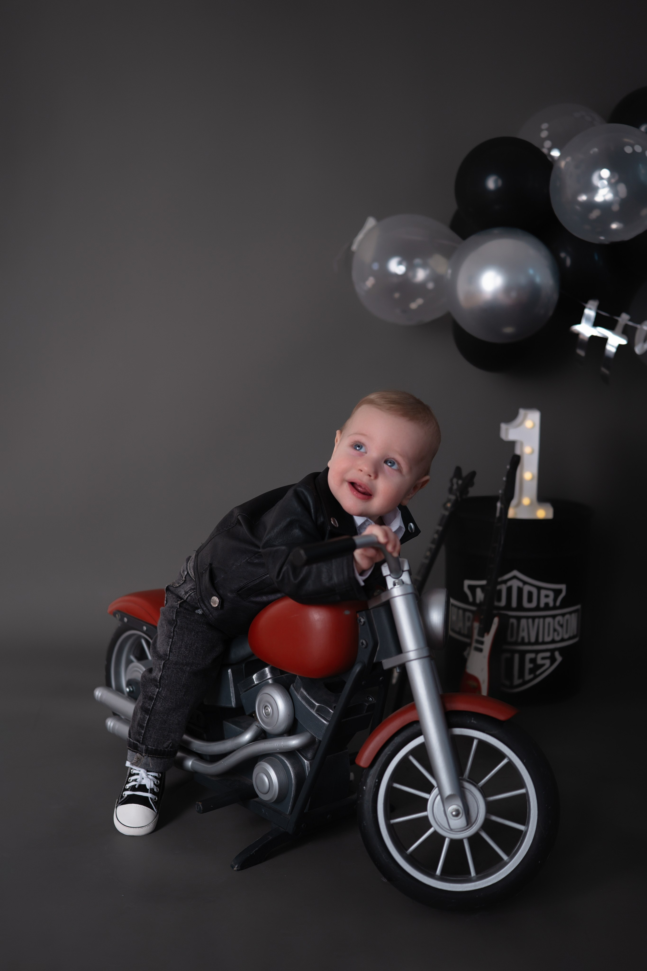 Годик Максиму и Кириллу. Семейный детский ньюборн фотограф в Москве Марта Петрова