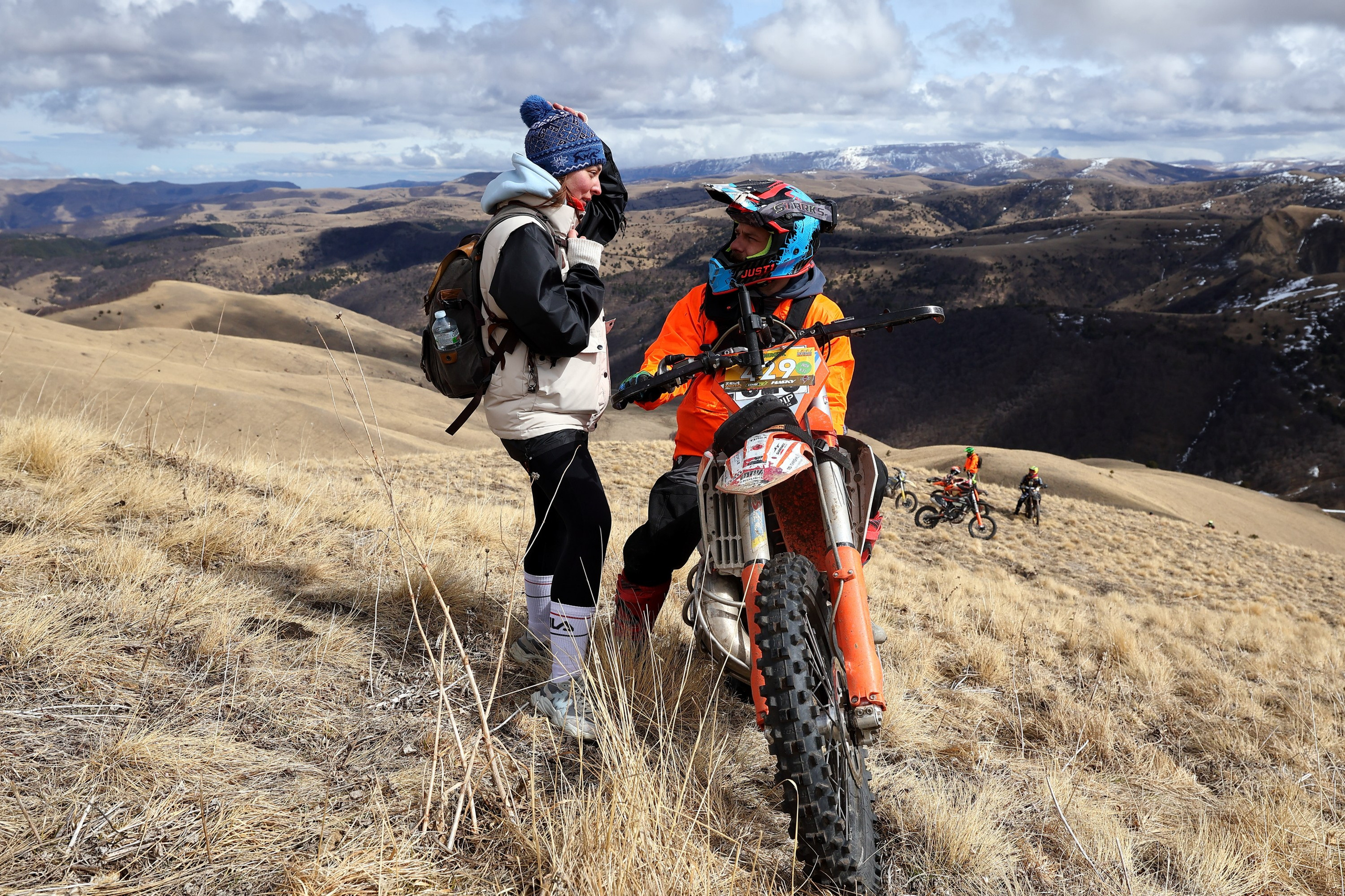 Репортажная фотосъемка выезда на эндуро мотоциклах в Кисловодск с НашиТуры. Плато Бермамыт