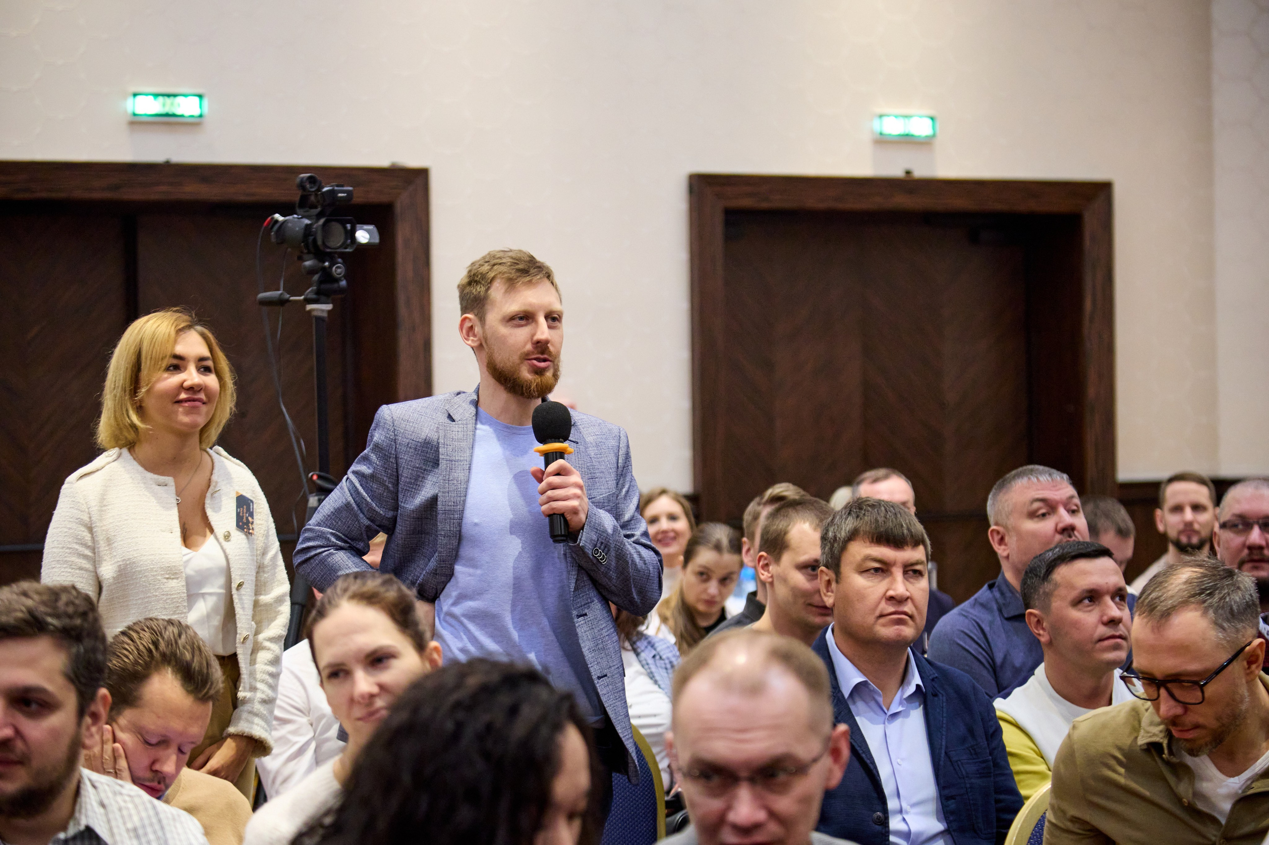 Форум / Конференция. Фотограф видеограф широкого профиля Денис Захаров