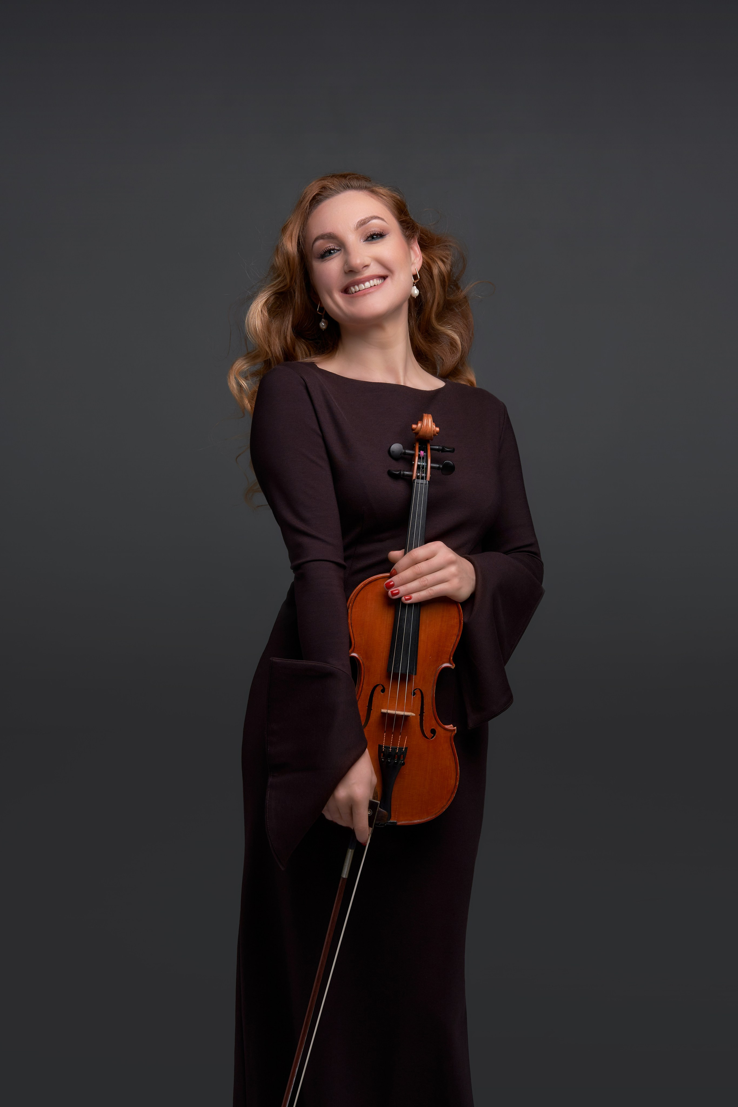 Портретная съёмка на циклораме. Скрипка. Мартазова Екатерина фотограф. Екатеринбург