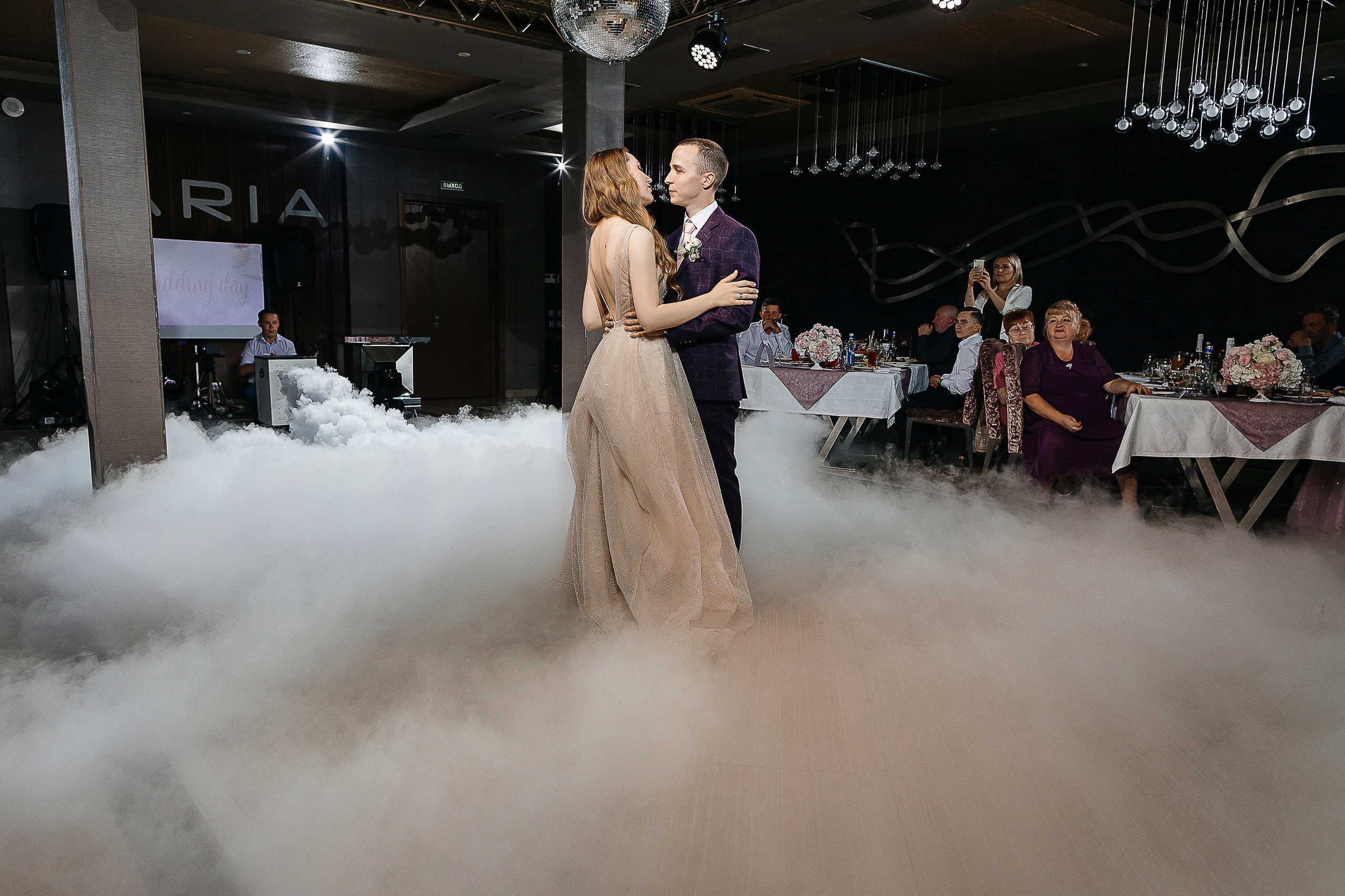 Роскошная выездная церемония в отеле. Олег Сверчков | Свадебный фотограф Вологда