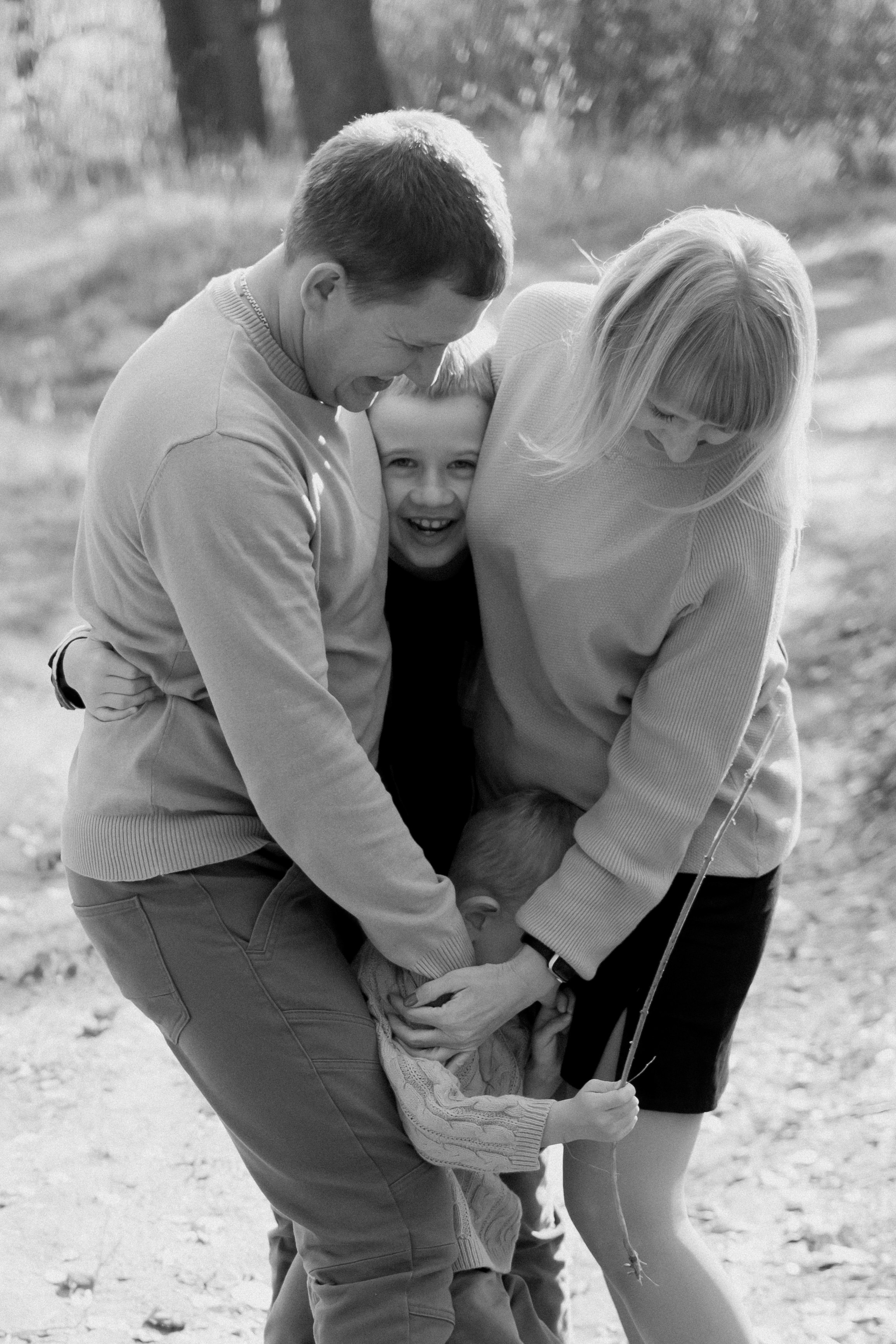 Семейная фотосессия в лесу. Свадебный и семейный фотограф г. Волгоград Биленко Ангелина