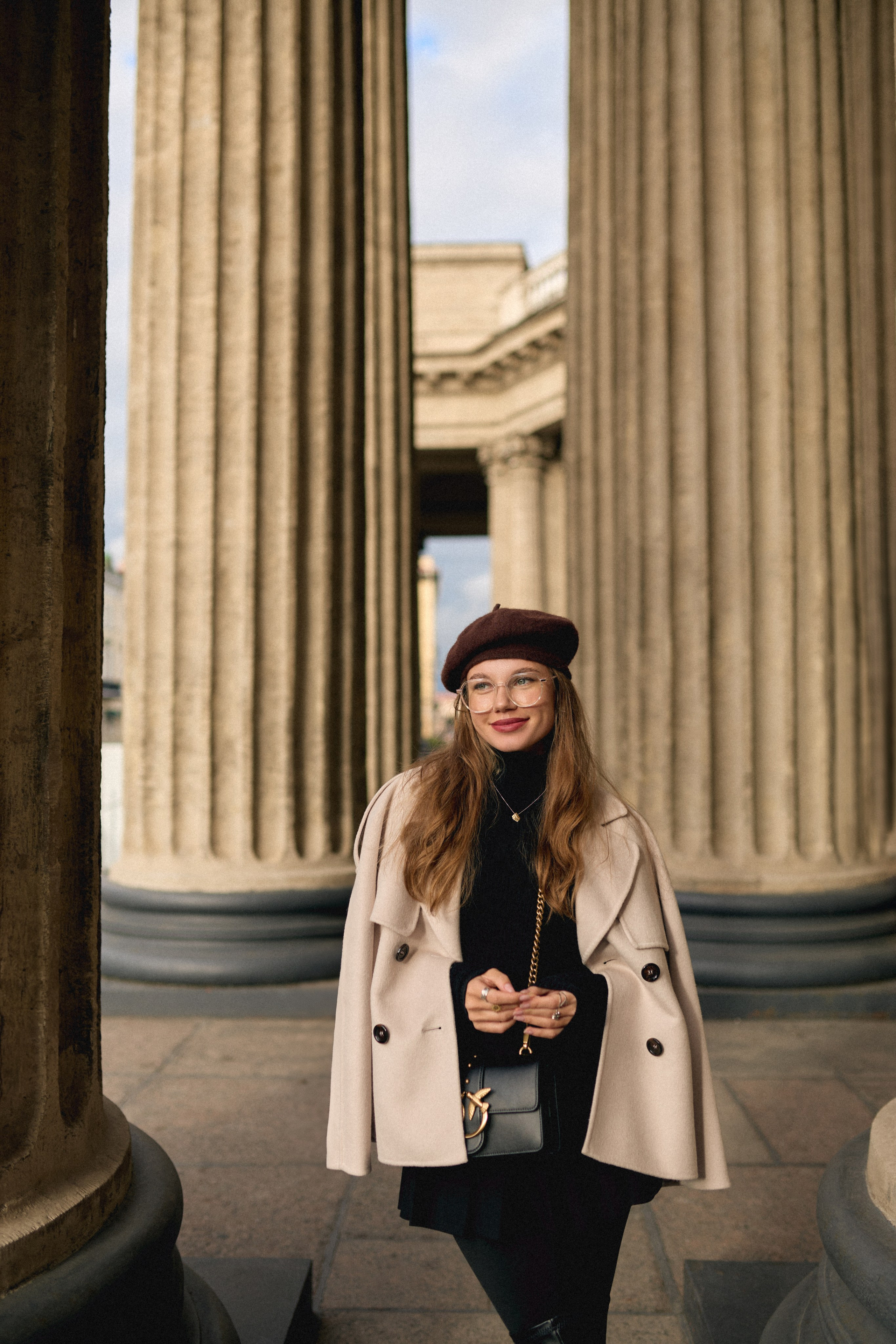 Профессиональная прогулочная фотосессия в Питере. Сестры Карабаза. Фотографы и ретушеры в Москве и Санкт-Петербурге