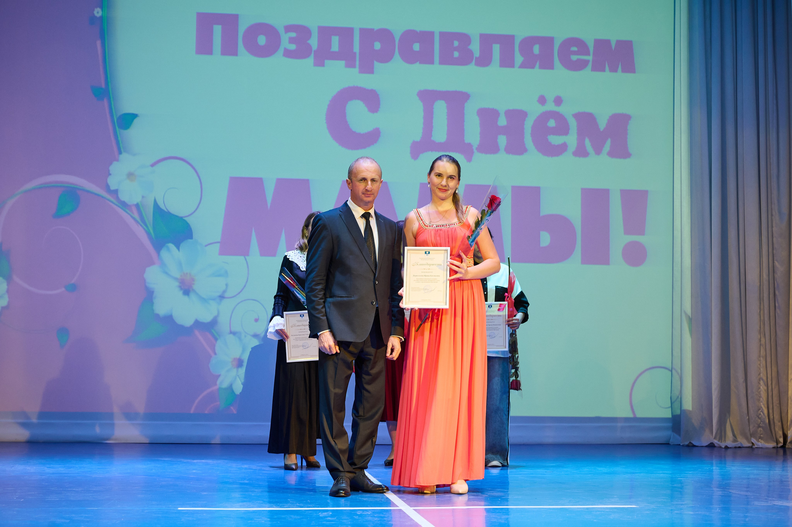 День матери Марьина Роща. Жизнь курорта Кабардинка в фотографиях