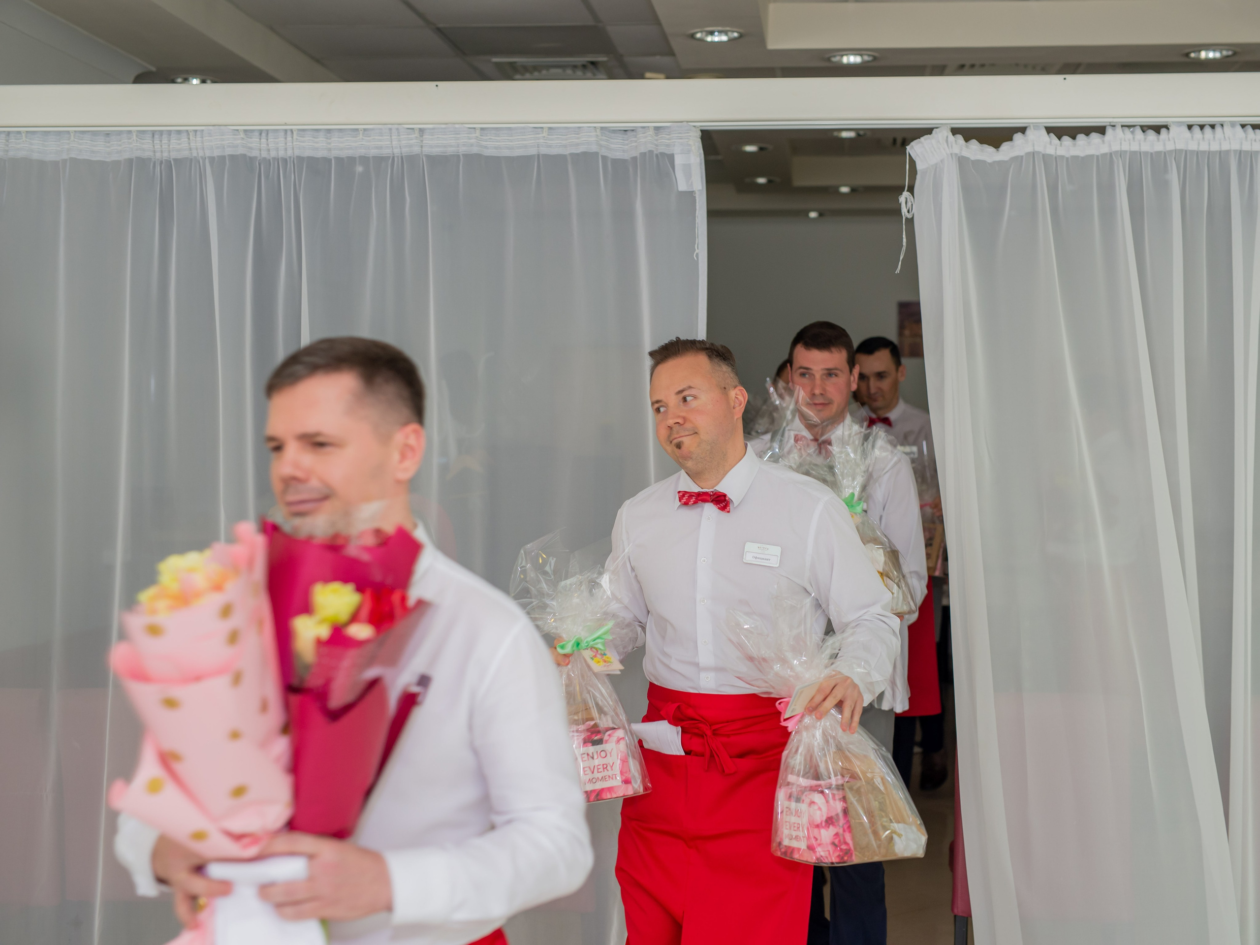 Bridge Resort. 8 марта. Поздравление от мужчин. Фотограф Сергей Катаев