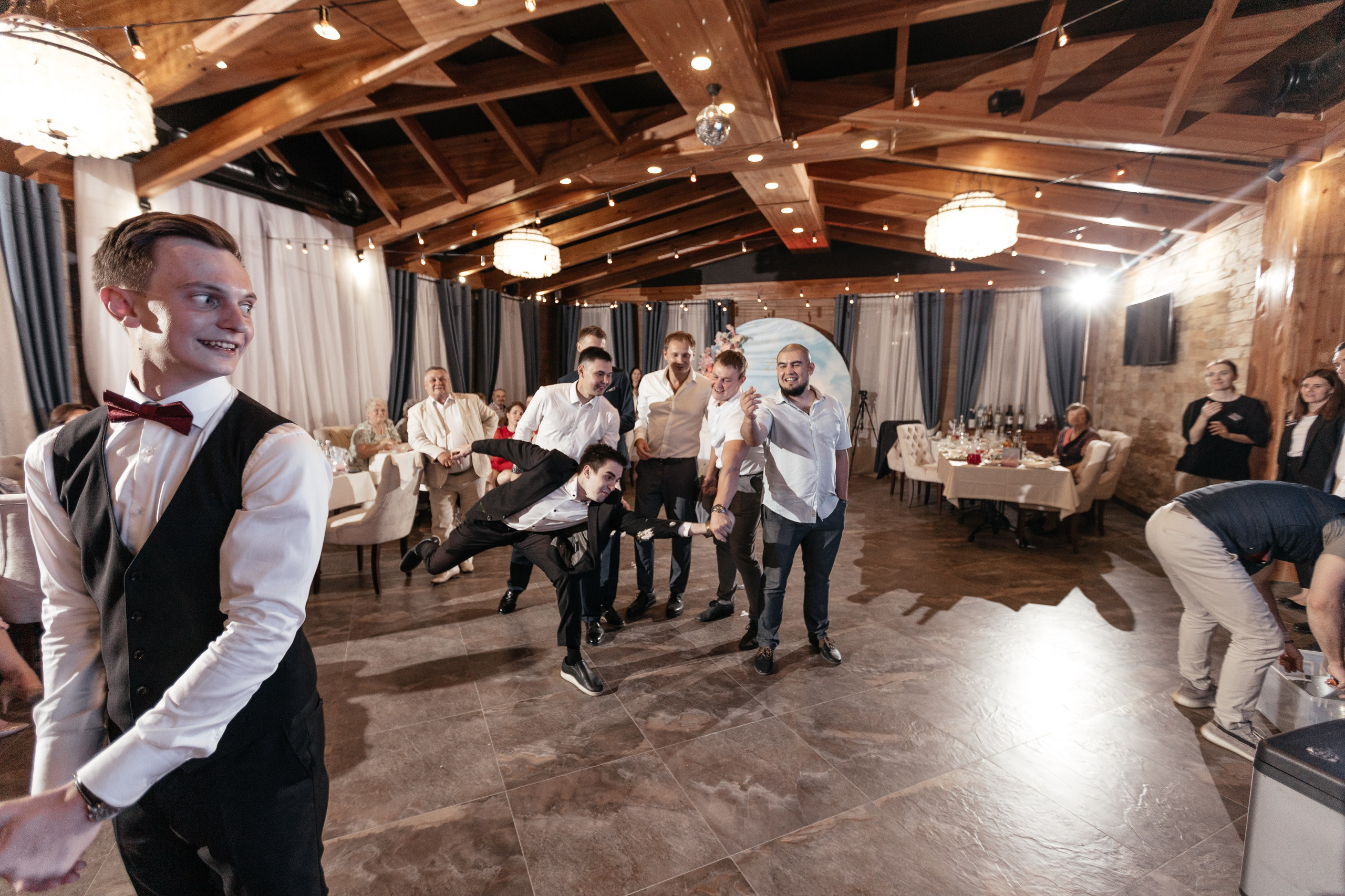 Свадебный фотограф Уфа — Руслан ГабдлисламовЖивые эмоции, красивые кадры, воспоминания на всю жизнь.Работаю по всей Республике Башкортоста. Свадебный фотограф Уфа Руслан Габдлисламов