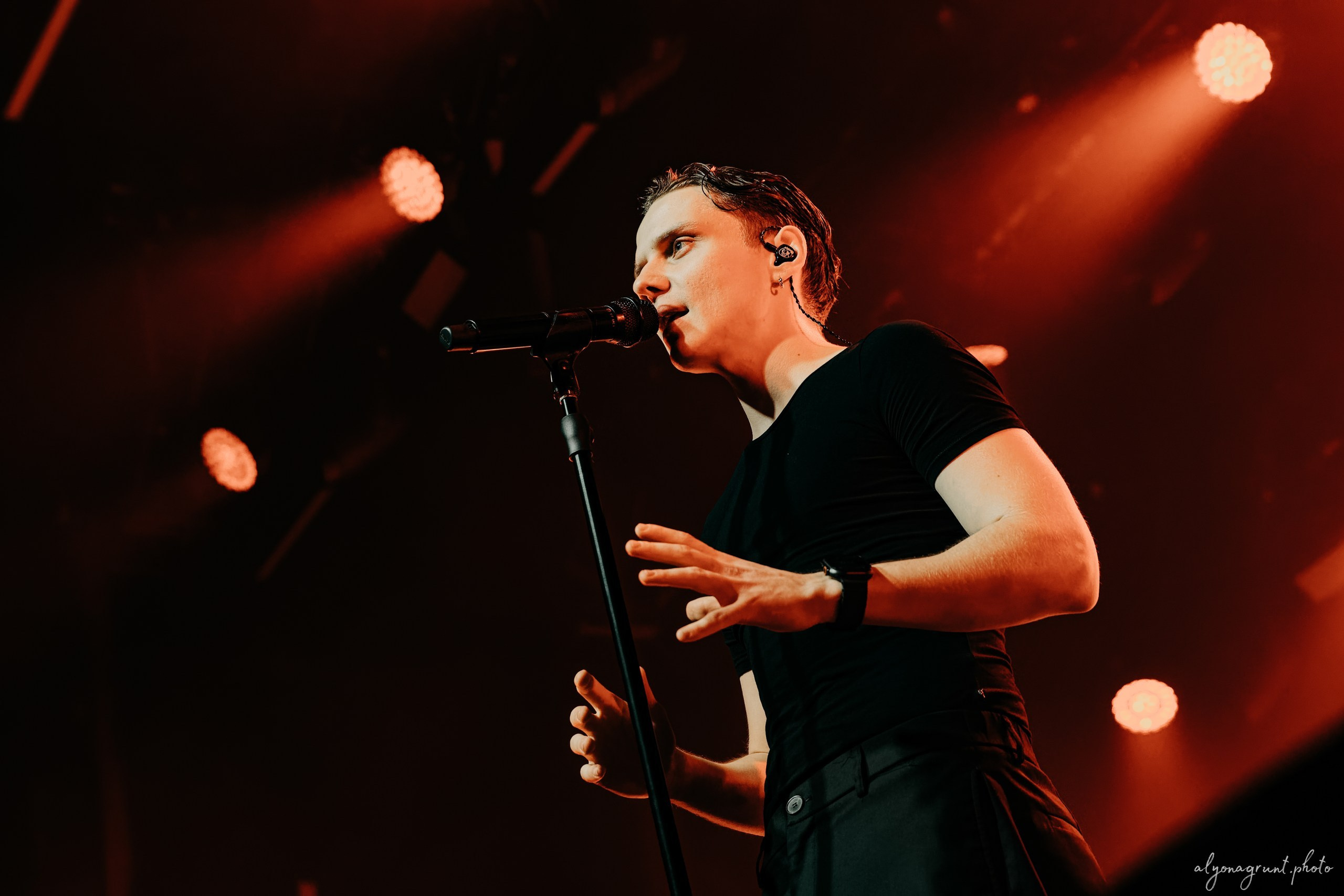 Ваня Дмитриенко, фоторепортаж СПб, A2, 23.10.2025. Алена Адрианова: фотограф в Санкт-Петербурге