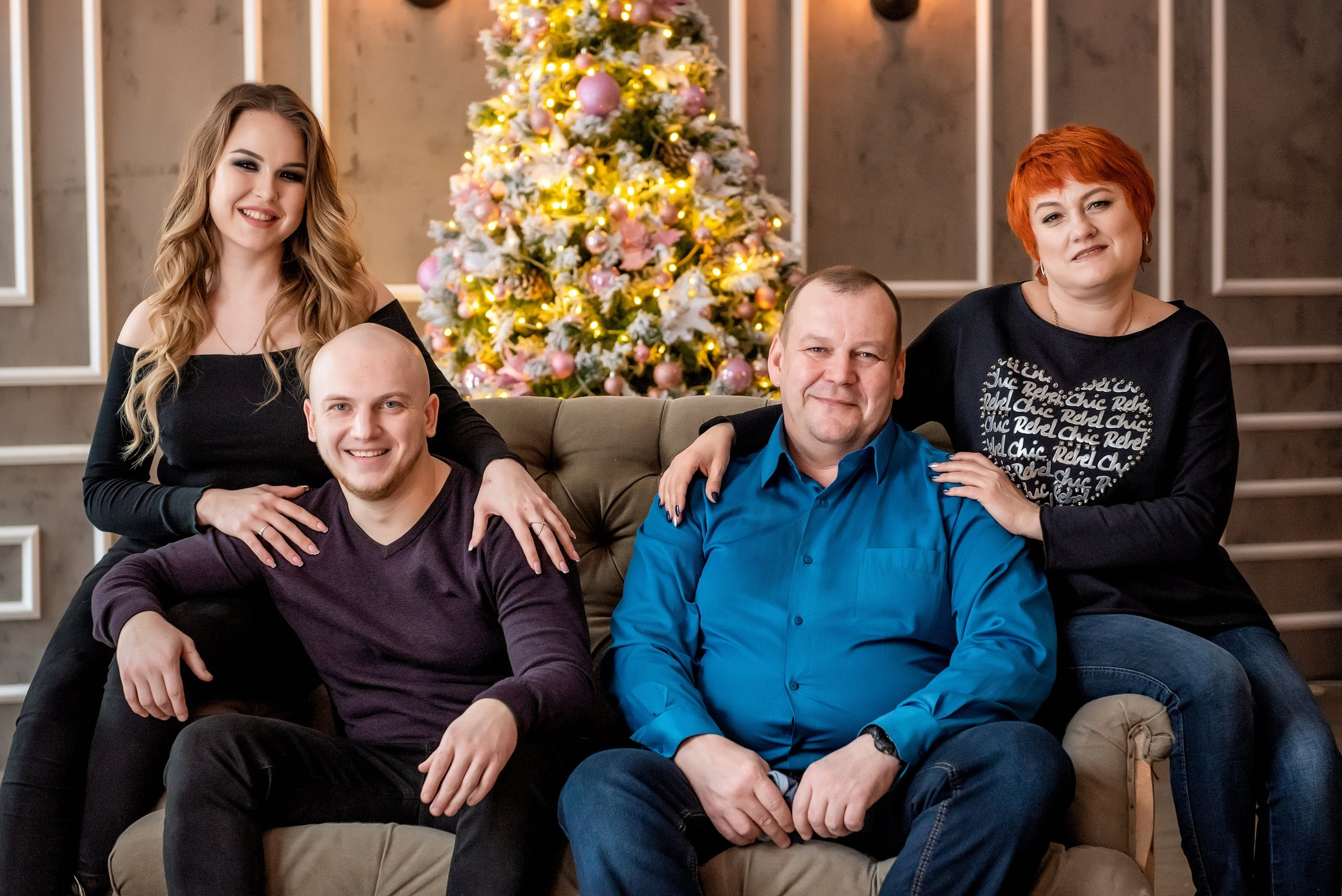 Создайте волшебные воспоминания с семейной новогодней фотосессией в Ростове на Дону