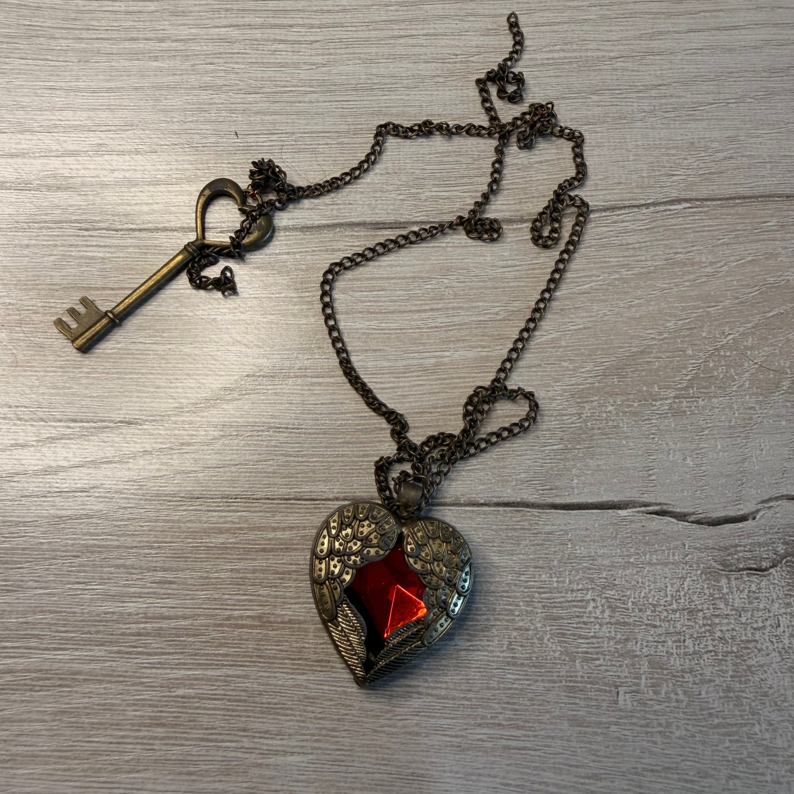 Украшения в аренду. Аренда костюмов, платьев и реквизита для фотосессий на Камчатке