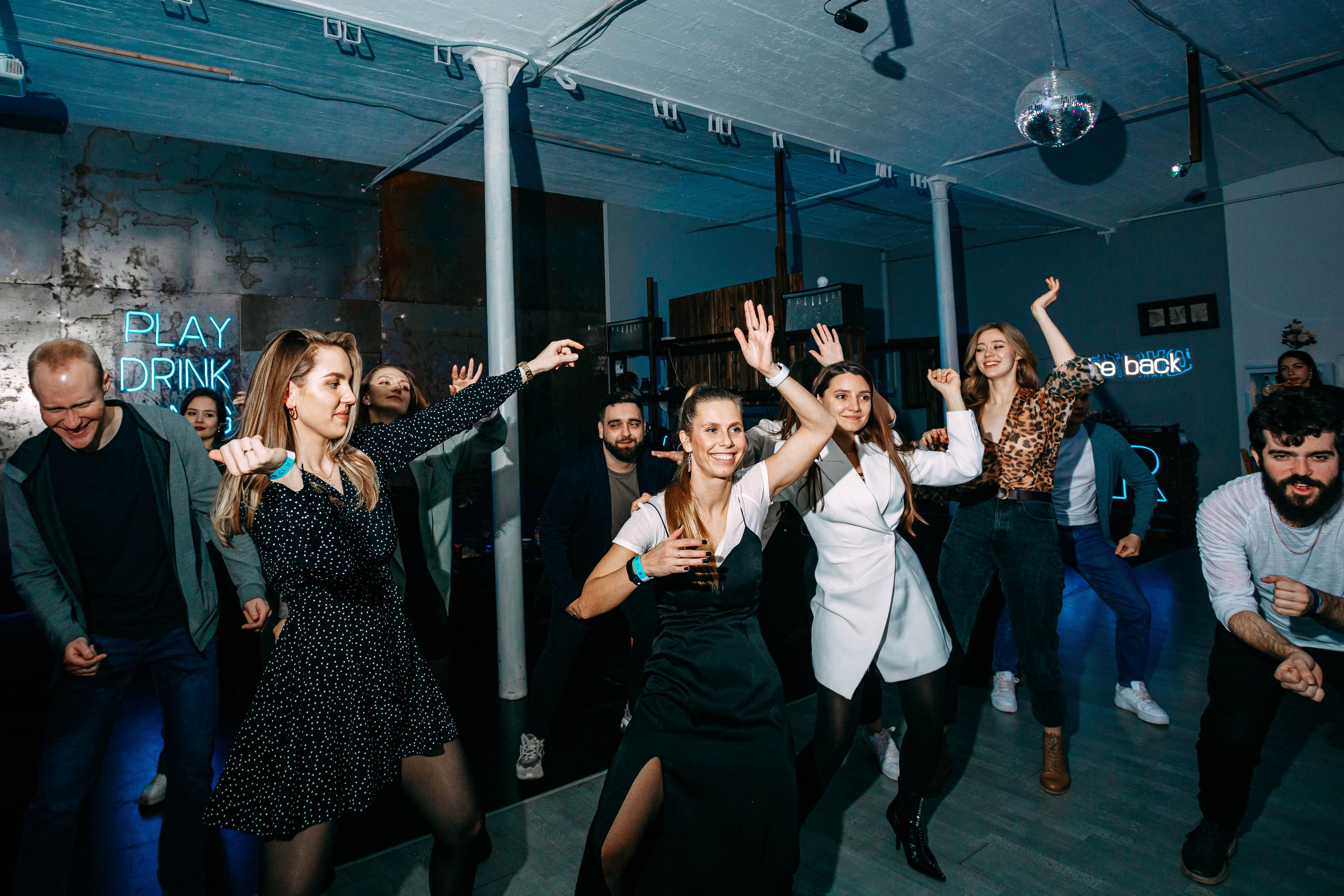 ЮНОСТЬ ВСЁ ПРОСТИТ