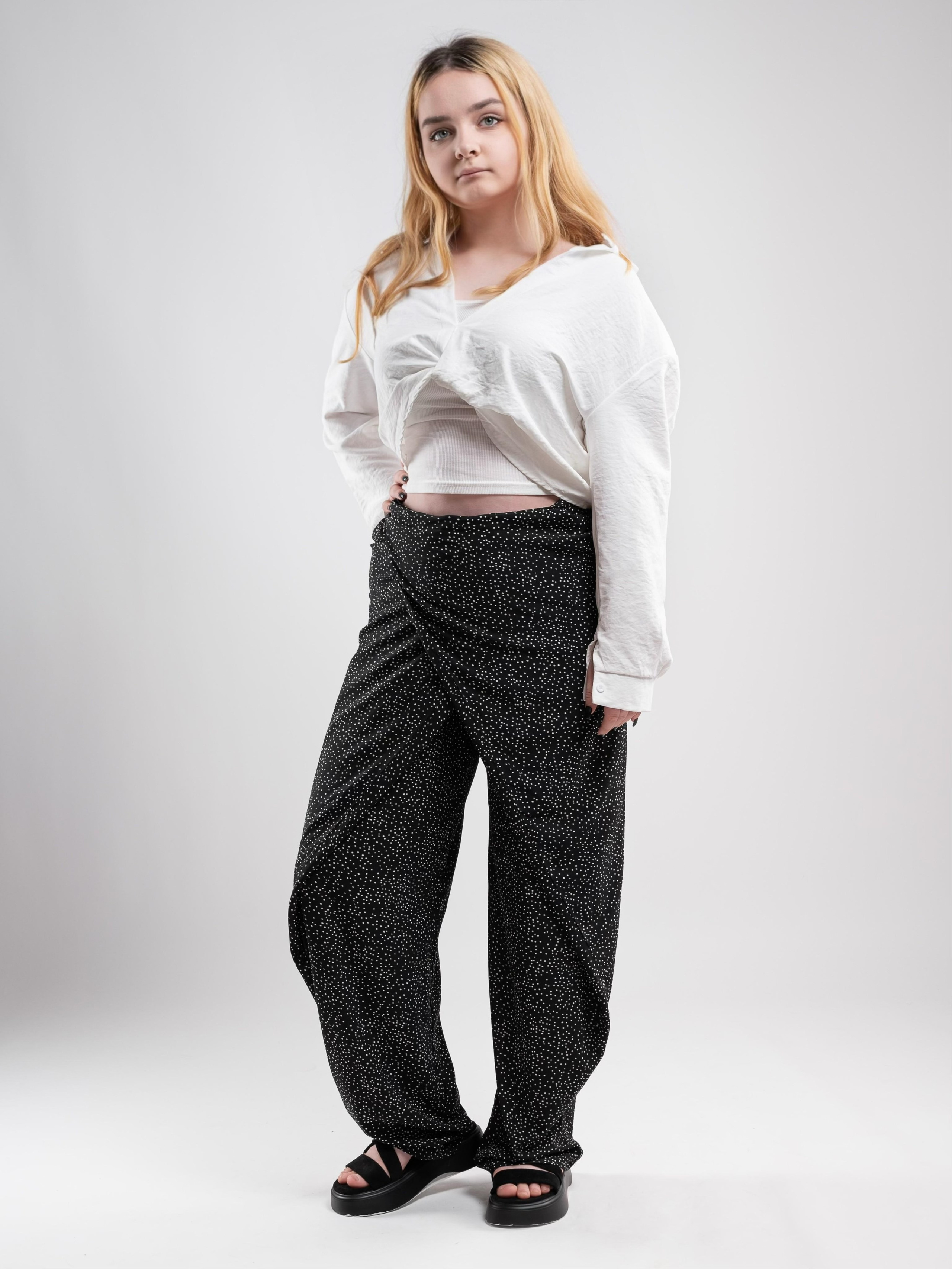 Брюки трансформеры. Предметный фотограф, фото для маркетплейсов Пятигорск, КМВ